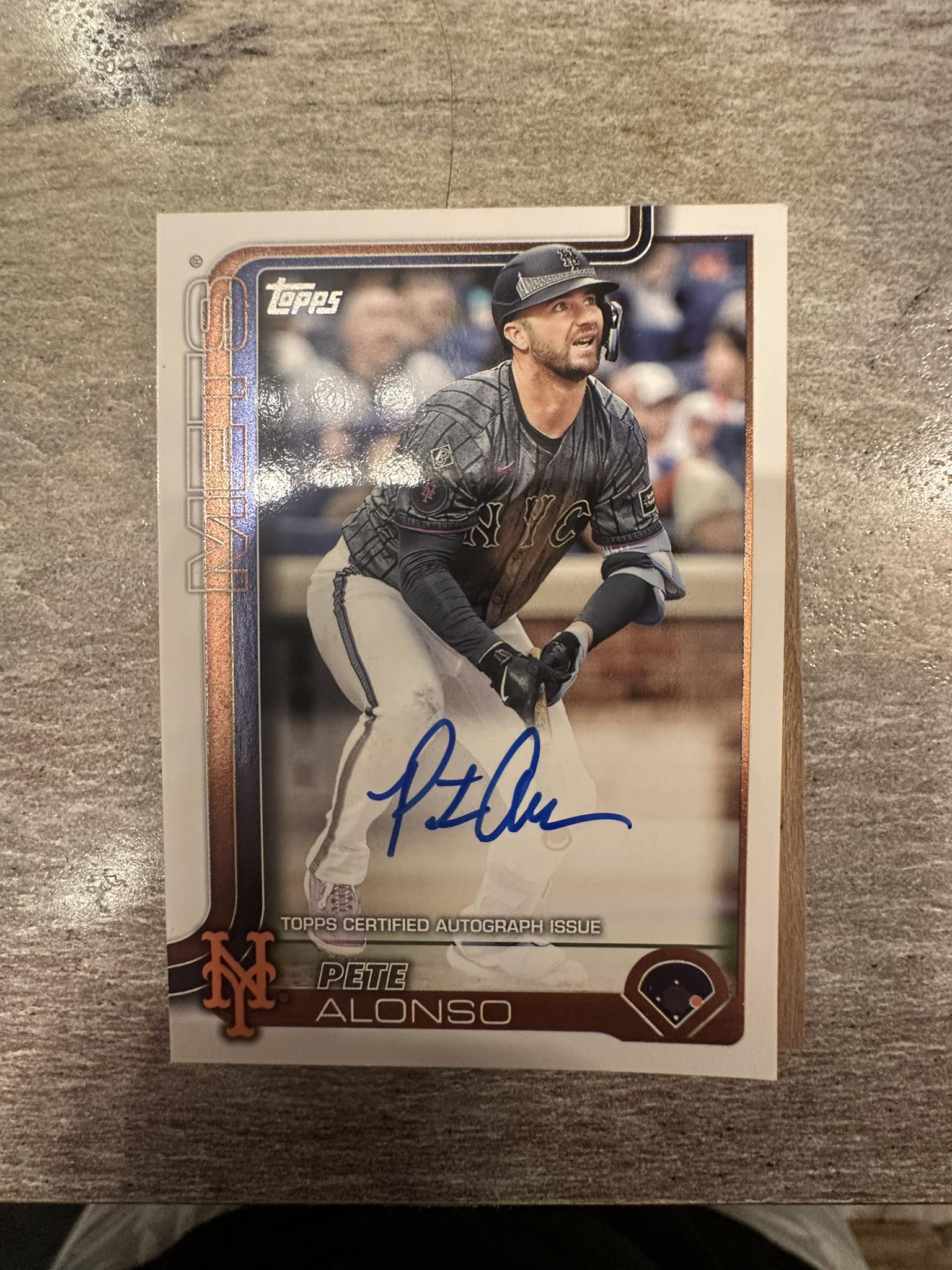 This 1-of-1 Pete Alonso card holds the pen he used to sign the 