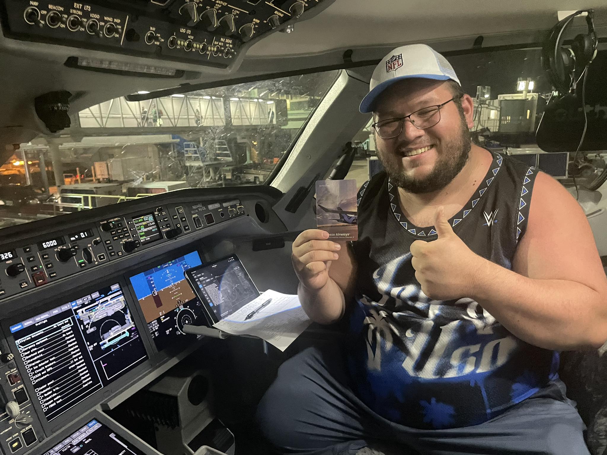 Breeze Airlines Rare Trading Cards and Pilot Photo Opportunity