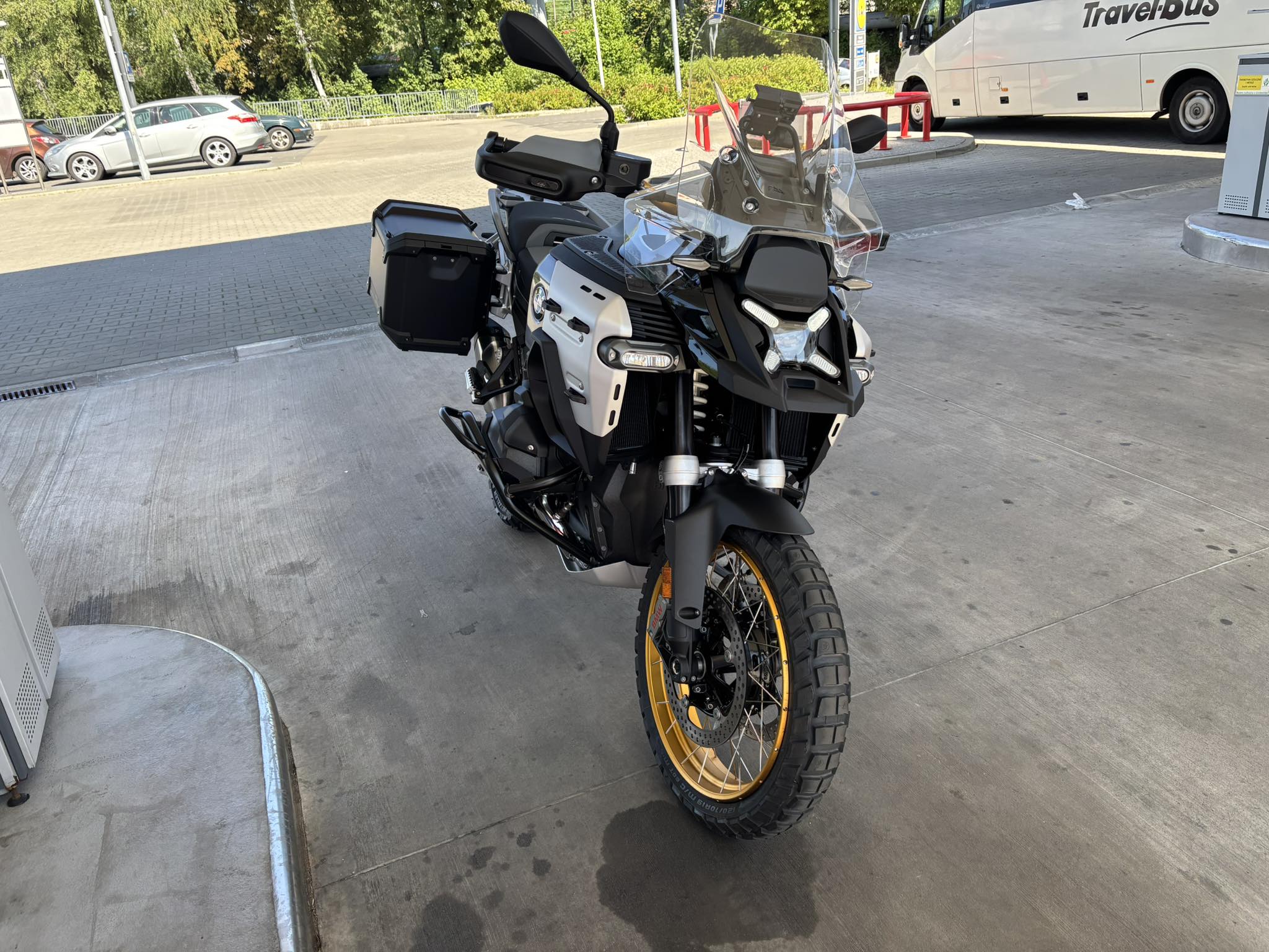 R1200*1250*1300GSに！メッツラーカルー4 前後セット