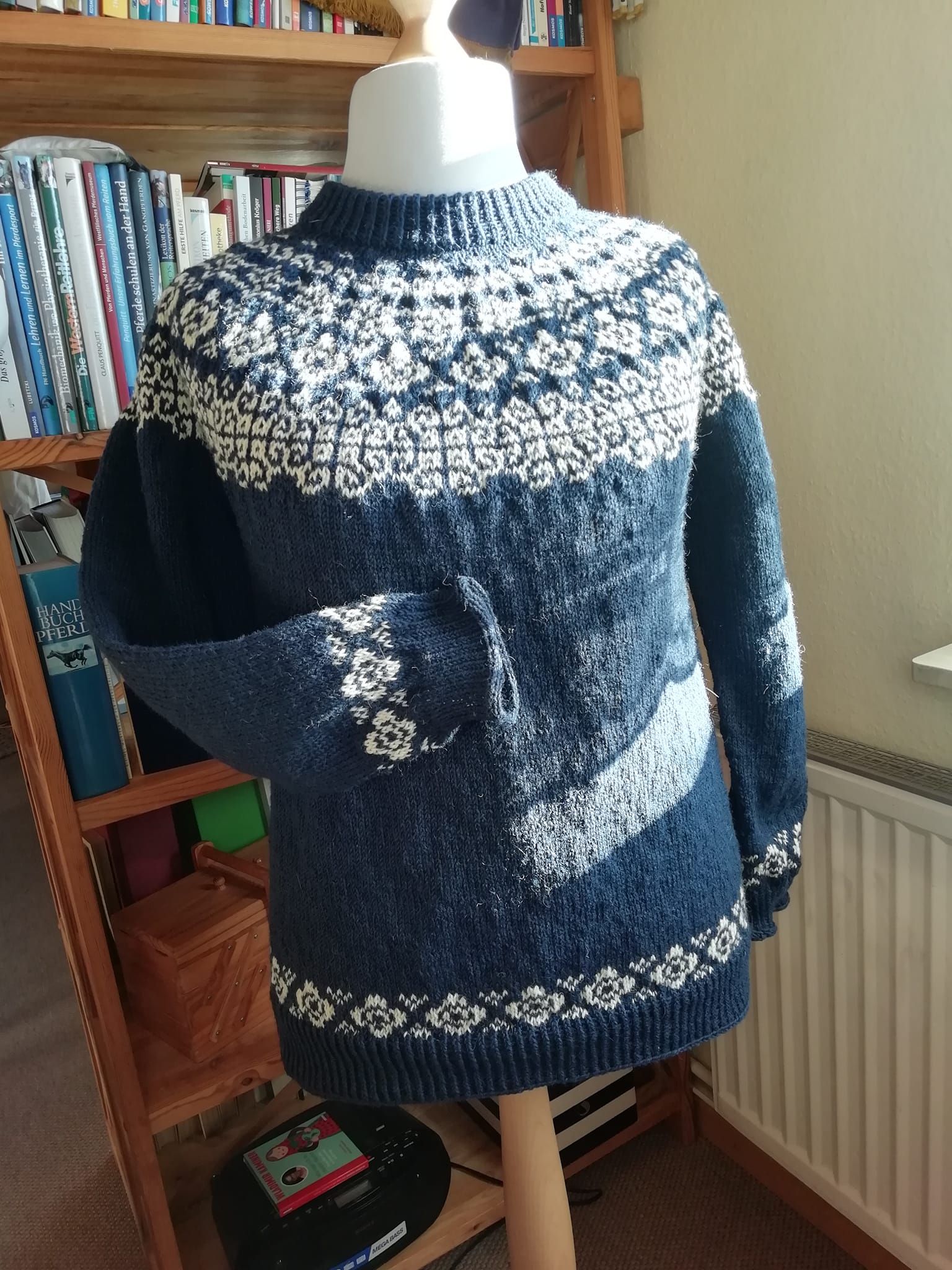 Knitting Lisboa sweater with Frangipani wool