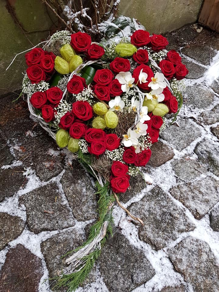 Blutentraume Trauerfloristik Blumen Spenden Trost In