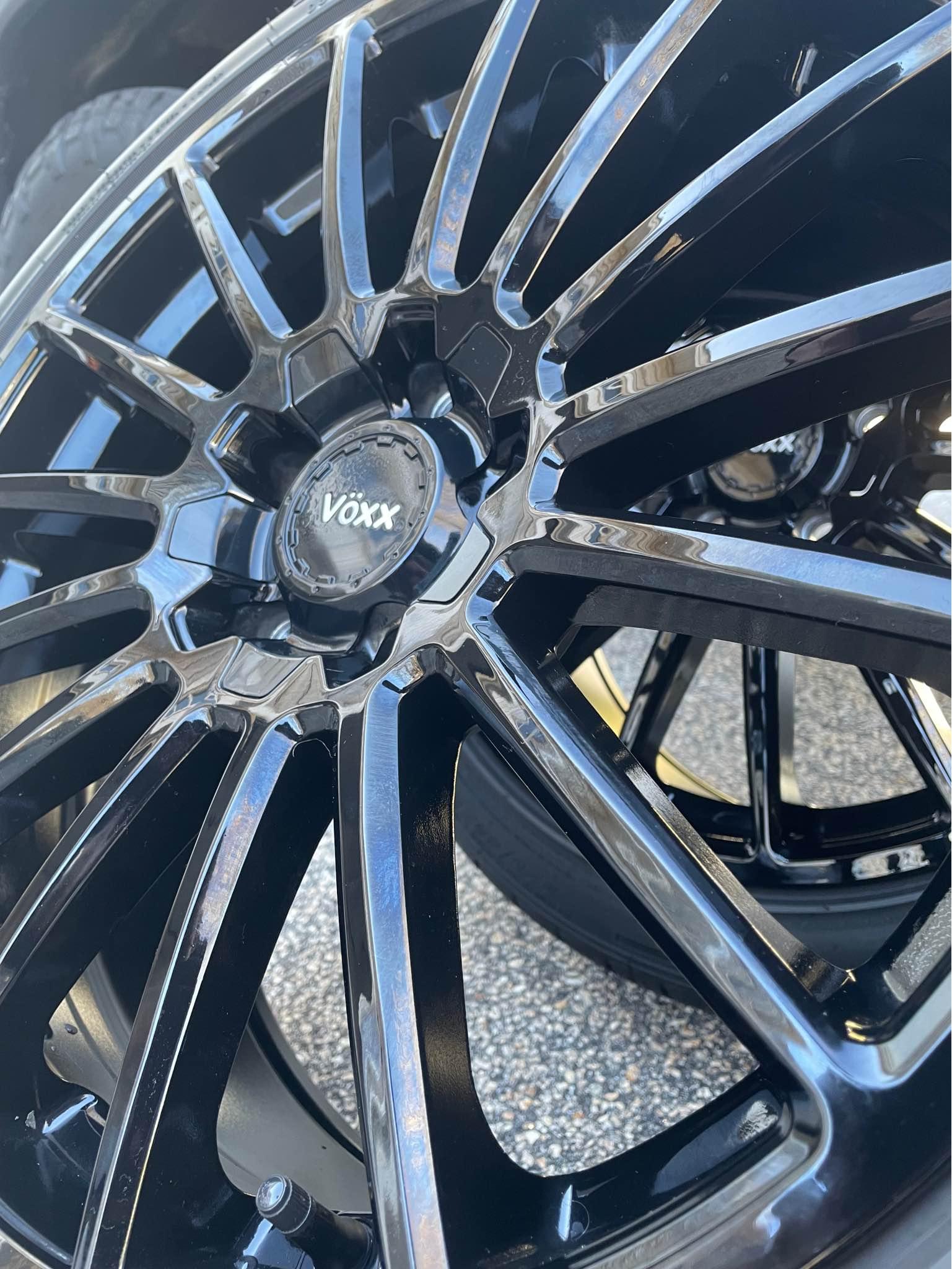 Set of 4 18 Voxx Casina rims (gloss black) & Tires - Car Wheels, Tires ...