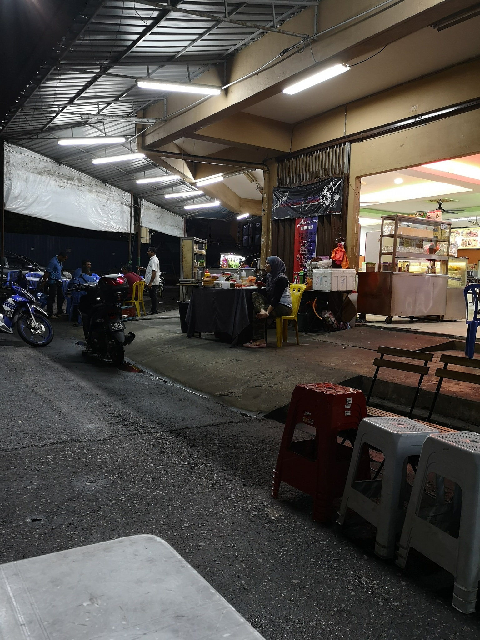 Fuhh - As salam, kami beroperasi seperti biasa mlm ni hingga jam 12 mlm ...