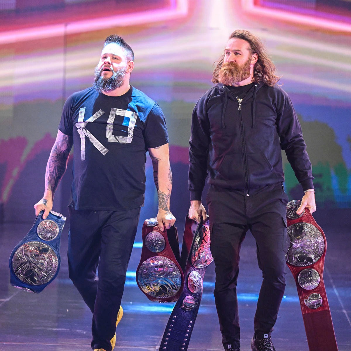 Smackdown kicks off with The Usos addressing Roman Reigns, Solo 
