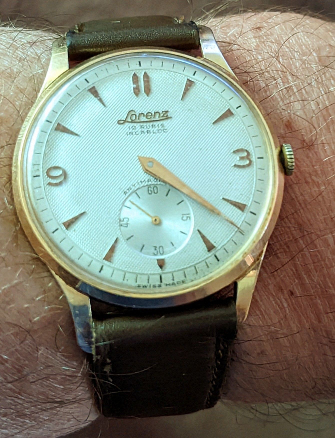 OLD SMITH 90-001, Gold case with crocodile stamped strap