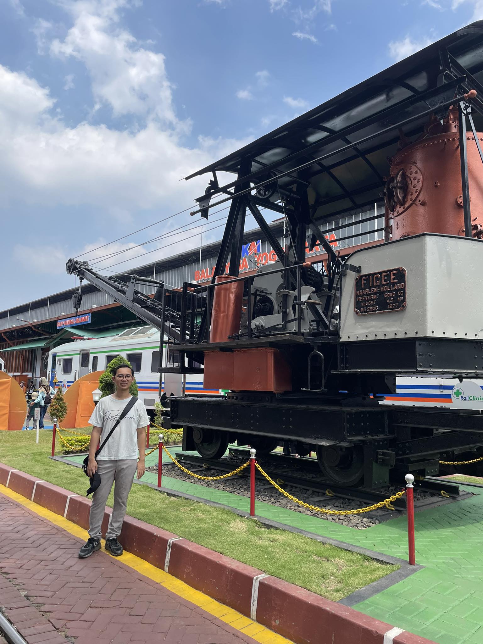 Basu - Saat ini, Crane Figee menjadi monumen di Balai Yasa Yogyakarta ...