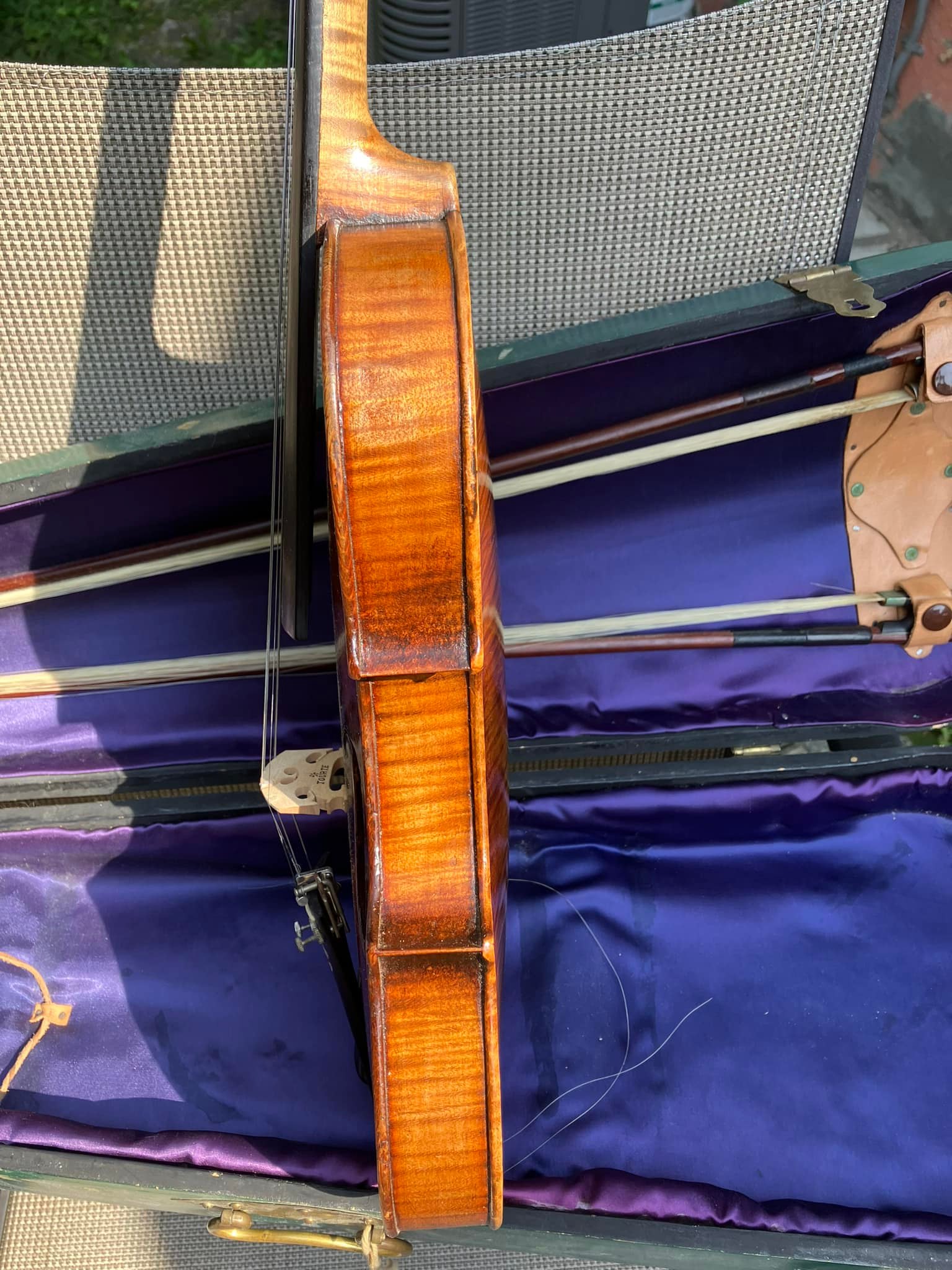 What are the origins of this Amati violin?