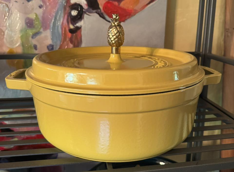 Staub citron 4qt shallow dish with pineapple knobs