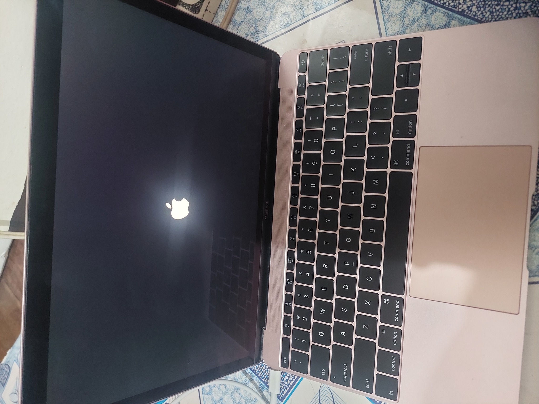 For sale macbook retina12 A1534 intel core m3 8/256 issue lcd 