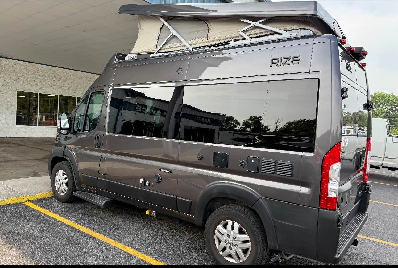 2023 Thor rize 18a pop top
