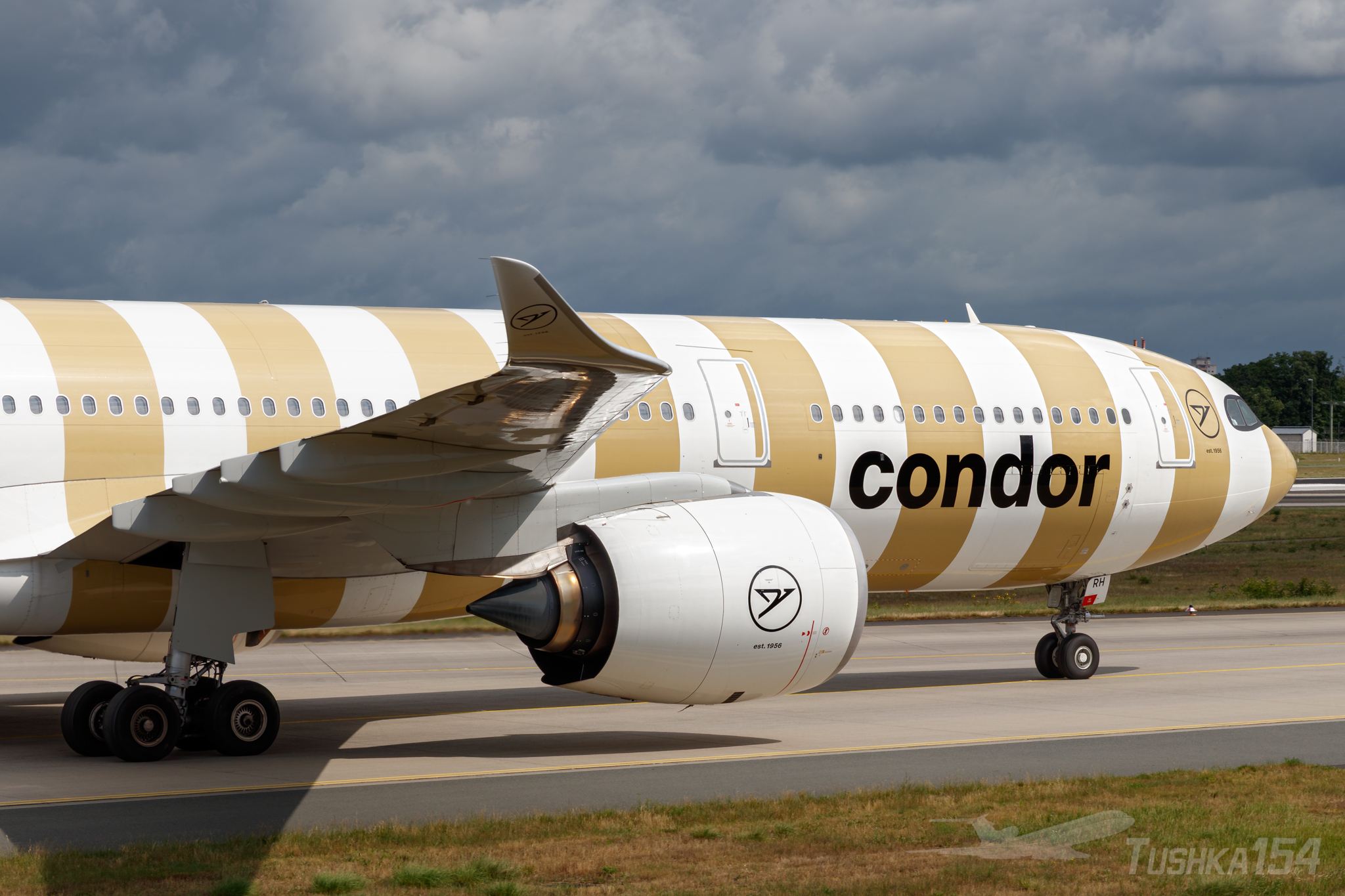 A330-900neo Condor ''Beach'' Rayures Beige – Maquette 1:200 – Plastique ABS – Pied Inclus