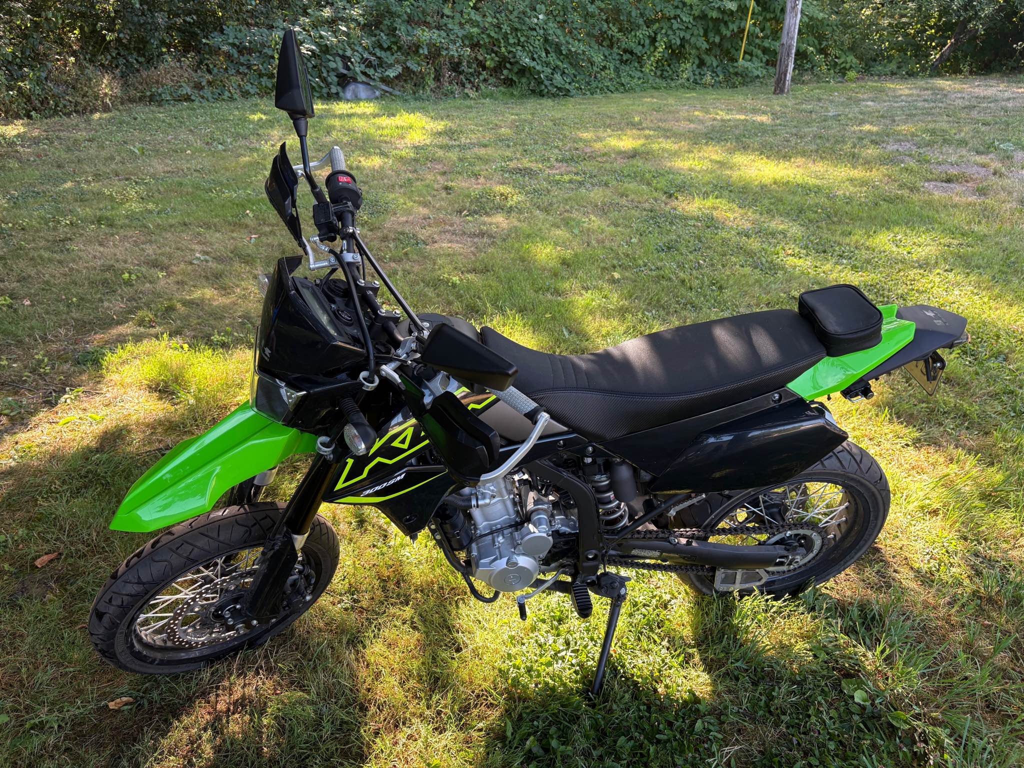 Gripper Seat Cover For Kawasaki KLX 140 (2008-2021) - Black With Green Ribs #176