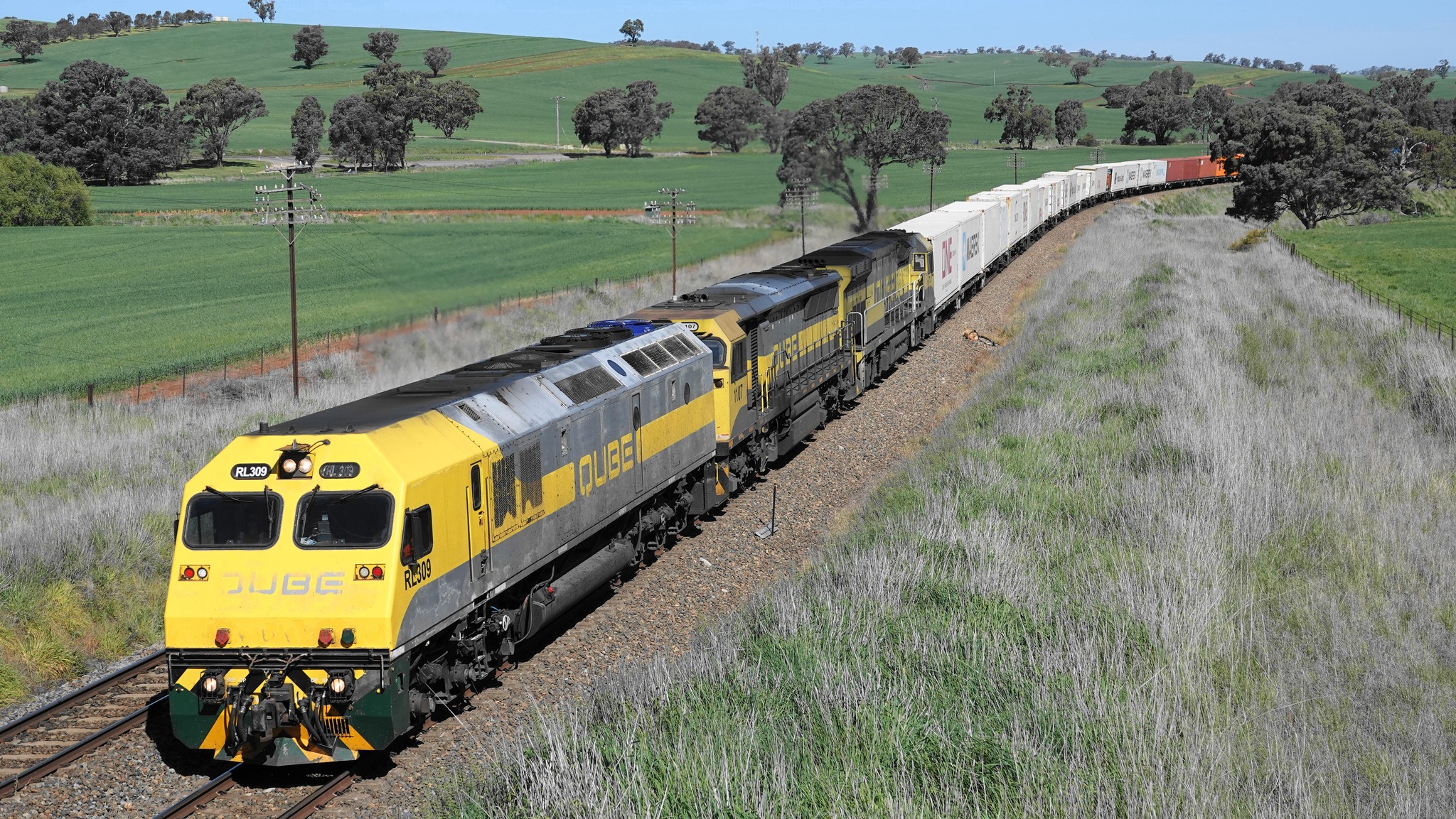 NSW Railways - Past and Present | Northbound QUBE mixed class ...