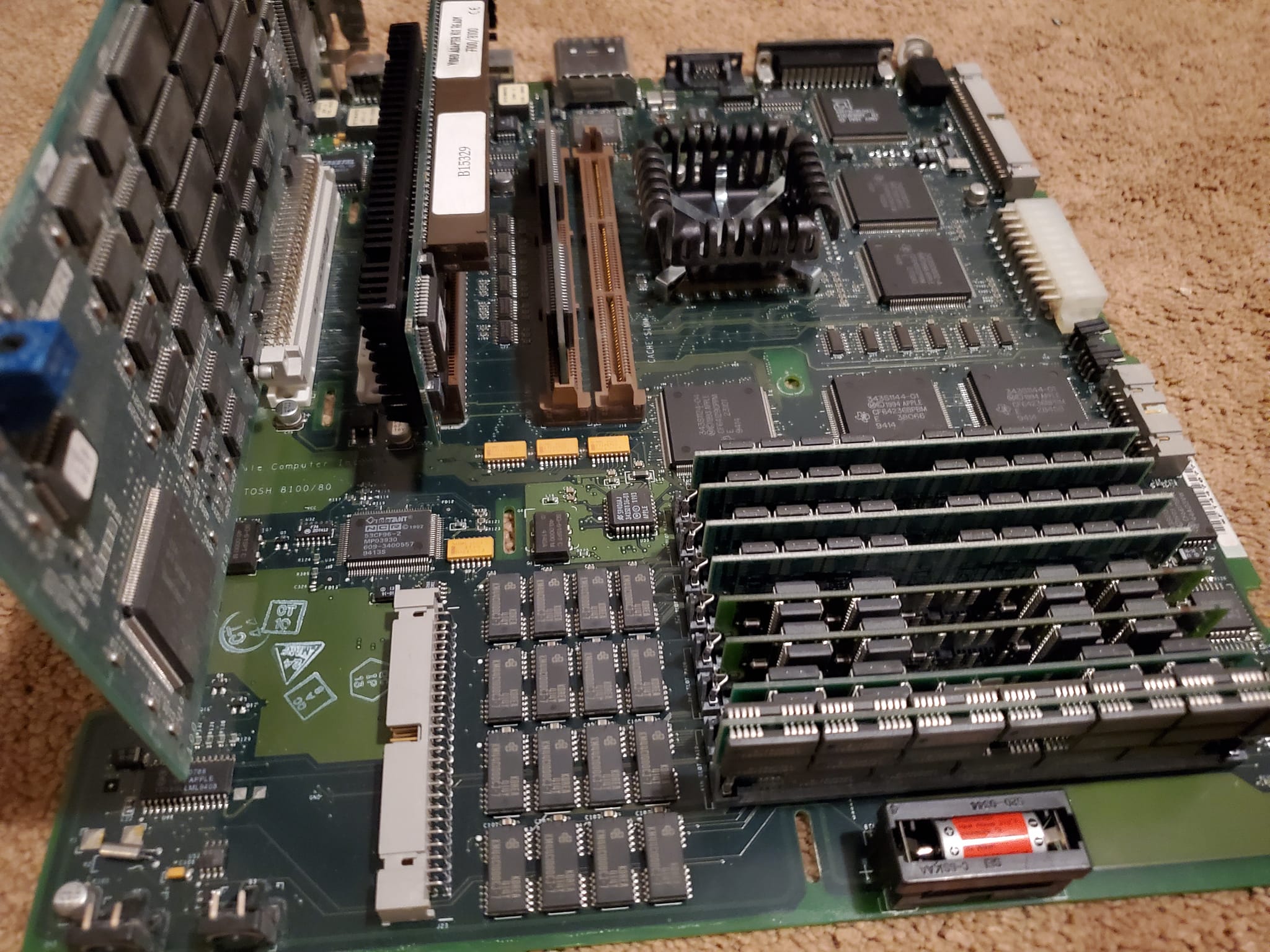 Power Macintosh 8100 motherboard with ample RAM