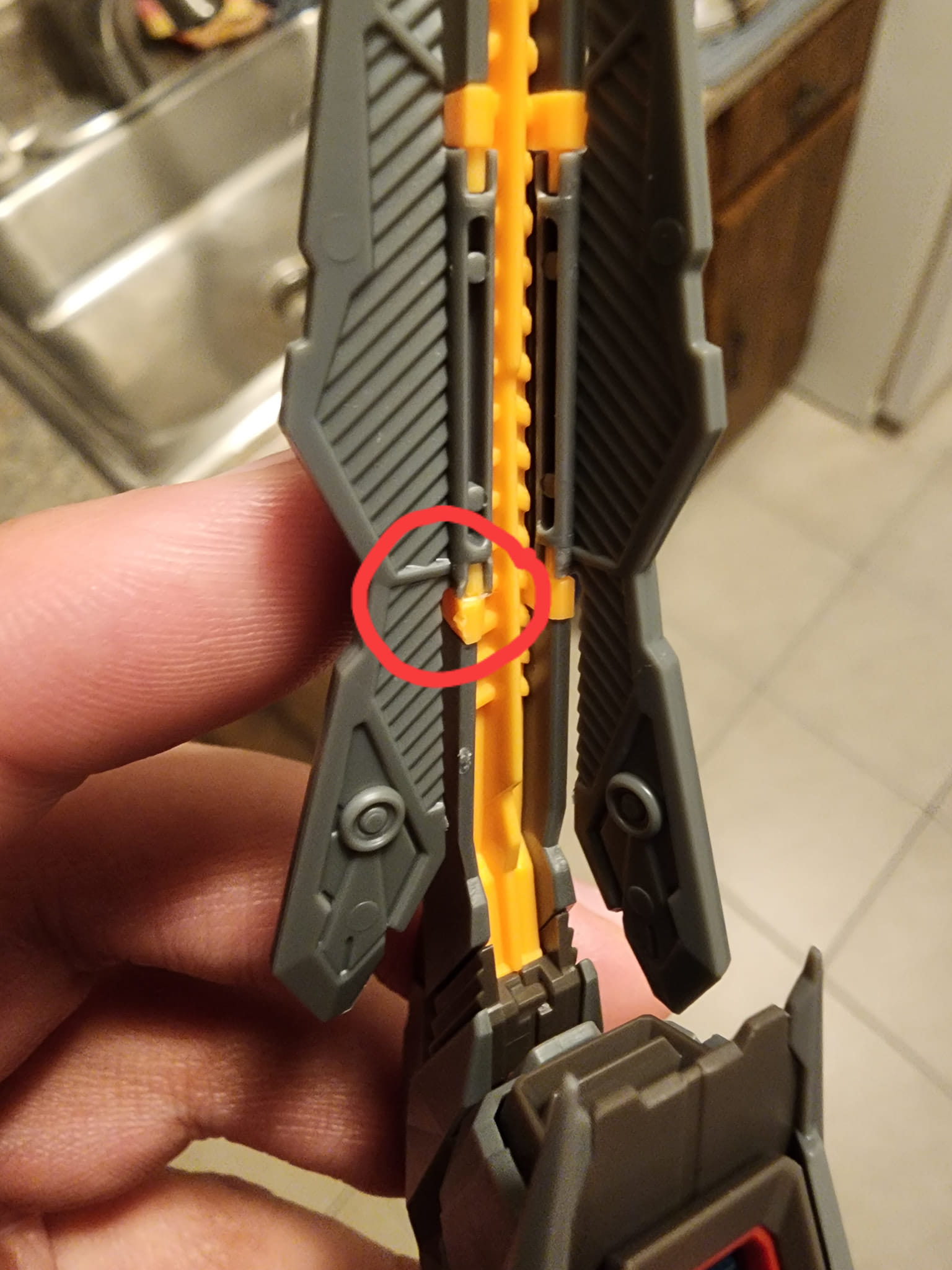 How to replace a defective part on a bootleg gunpla model?