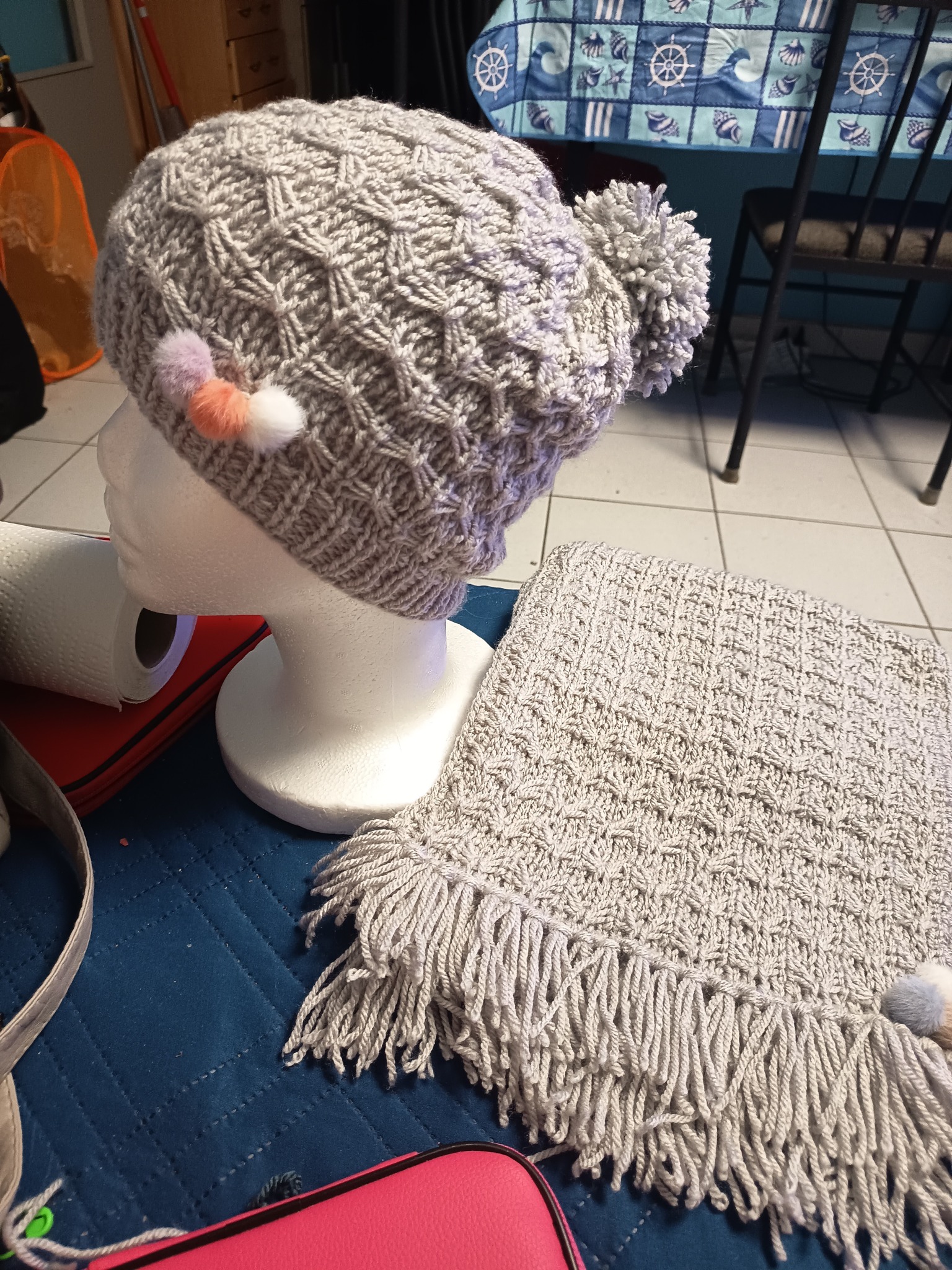 Bonnet En Laine Marron Avec Fleur Blanche Et Marron Au Crochet – Tour De Tête 50 Cm – Occasion