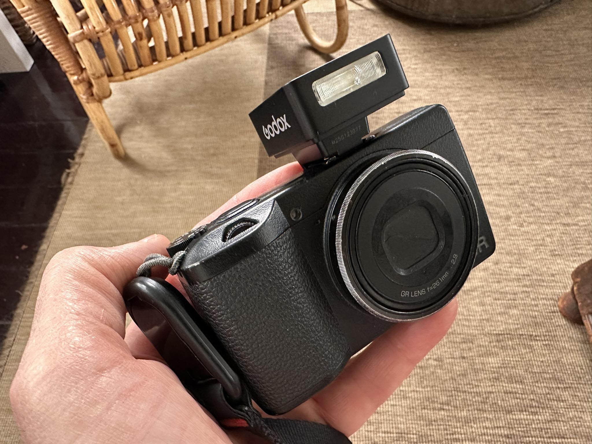 Ricoh GR III not triggering Ulanzi SL03 flash?