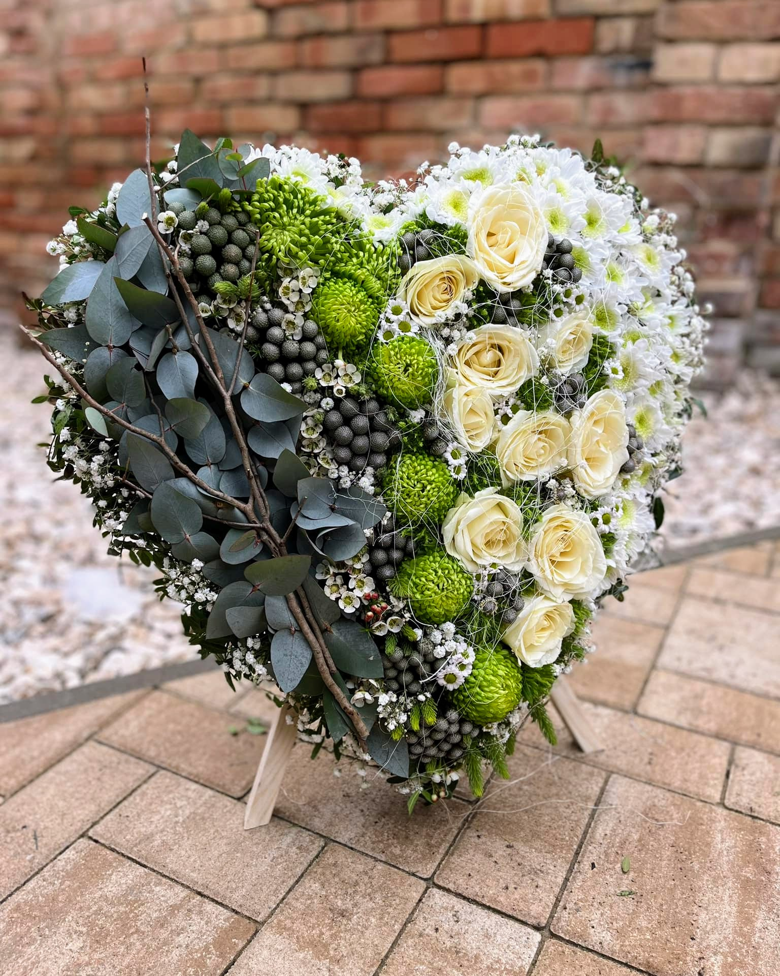 Snowstorm roses