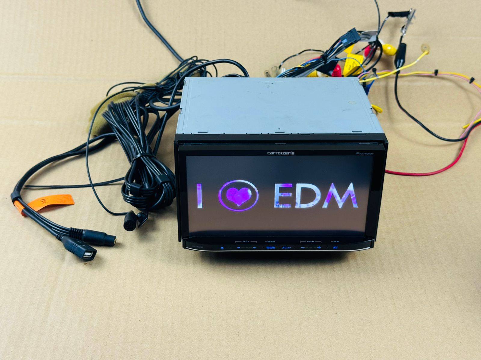 Carrozzeria Pioneer screen Model-AVIC-MRZ90-2 USB . DISC . FM. AM 