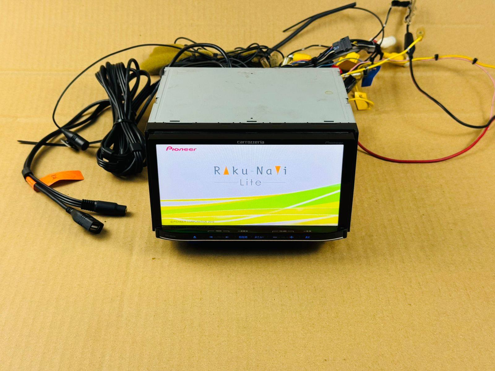 Carrozzeria Pioneer screen Model-AVIC-MRZ90-2 USB . DISC . FM. AM 