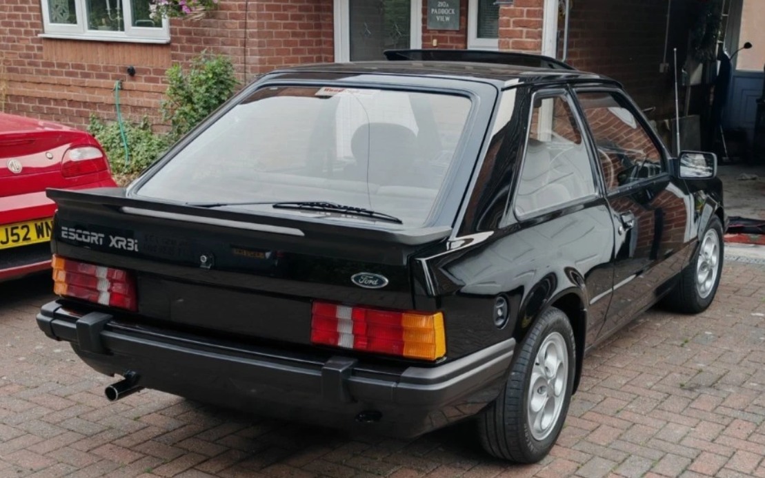 Ford Escort MkIII Xr3I 1983 Bianco Diamante Velocità 43090 1/43 Rhd Mk3