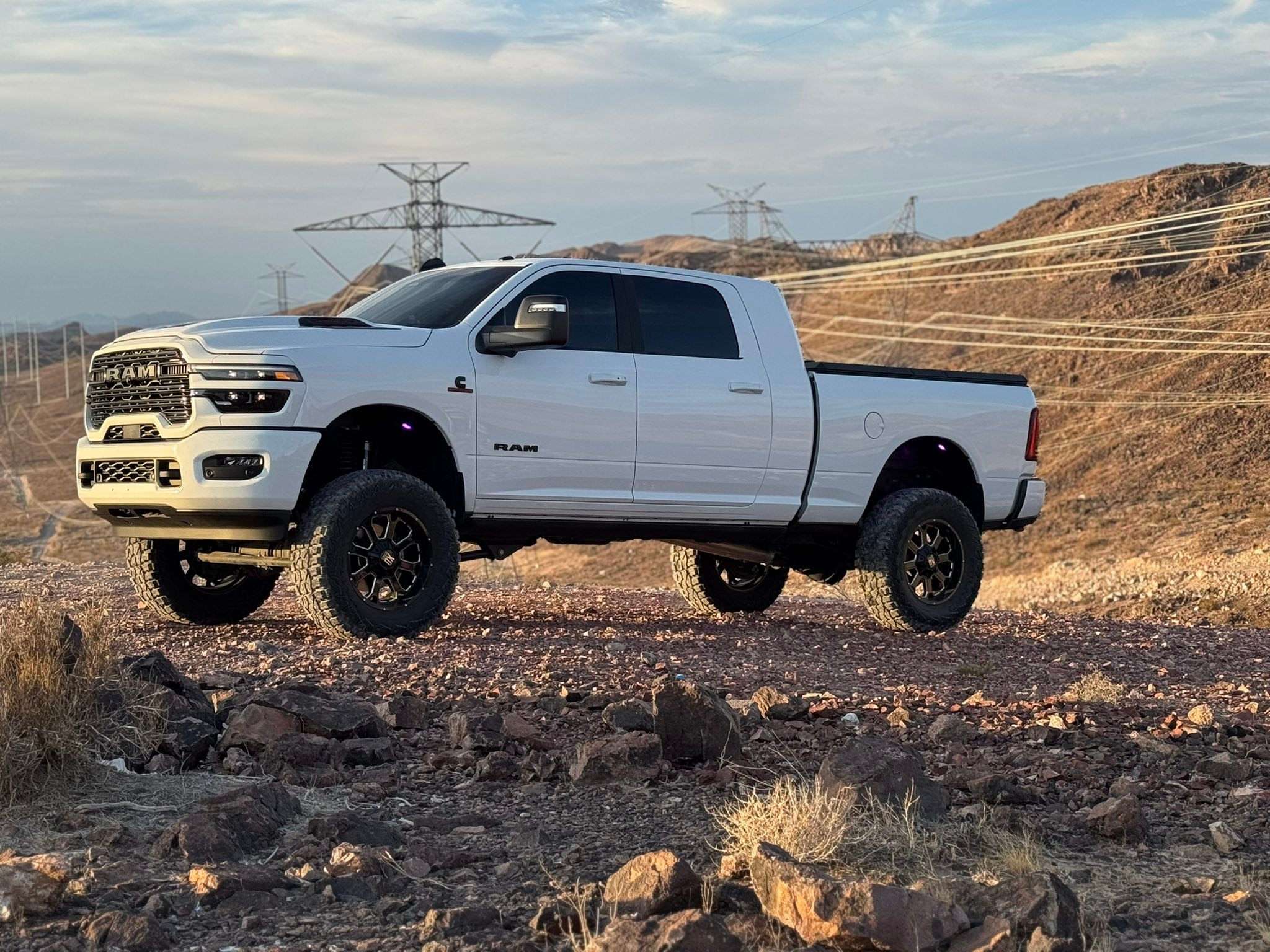 2019-2024 5th Gen Dodge Ram 2500/3500 Front Bumper 22 Amber White 120W LED Light Bar Kit