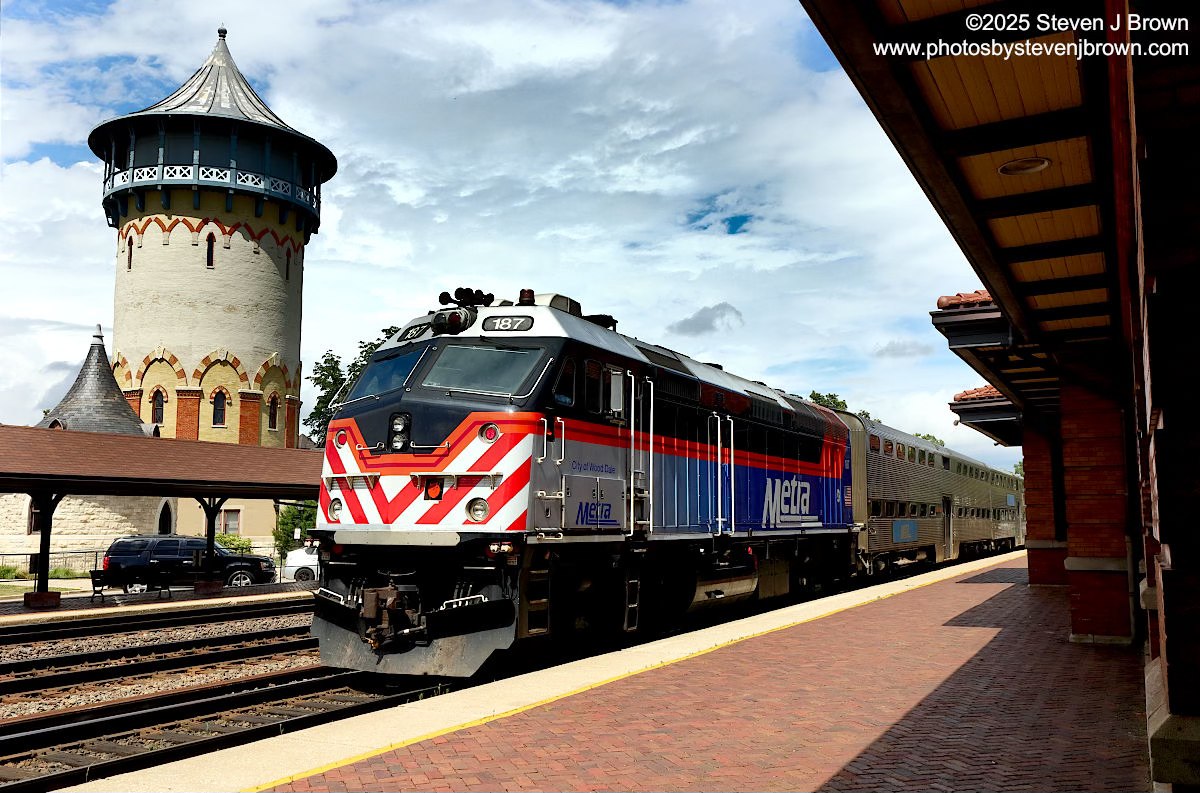 Steven - Metra F40PHM-2 187 (built 1991) at Riverside, Illinois - July ...