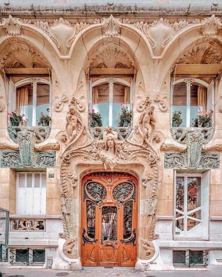 ⋱♱⋰ ⋱♱フランス　　ルーバー⋱♱⋰ ⋱✮⋰ ⋱♱ The Lavirotte Building at 29 Avenue Rapp in Paris's 7th