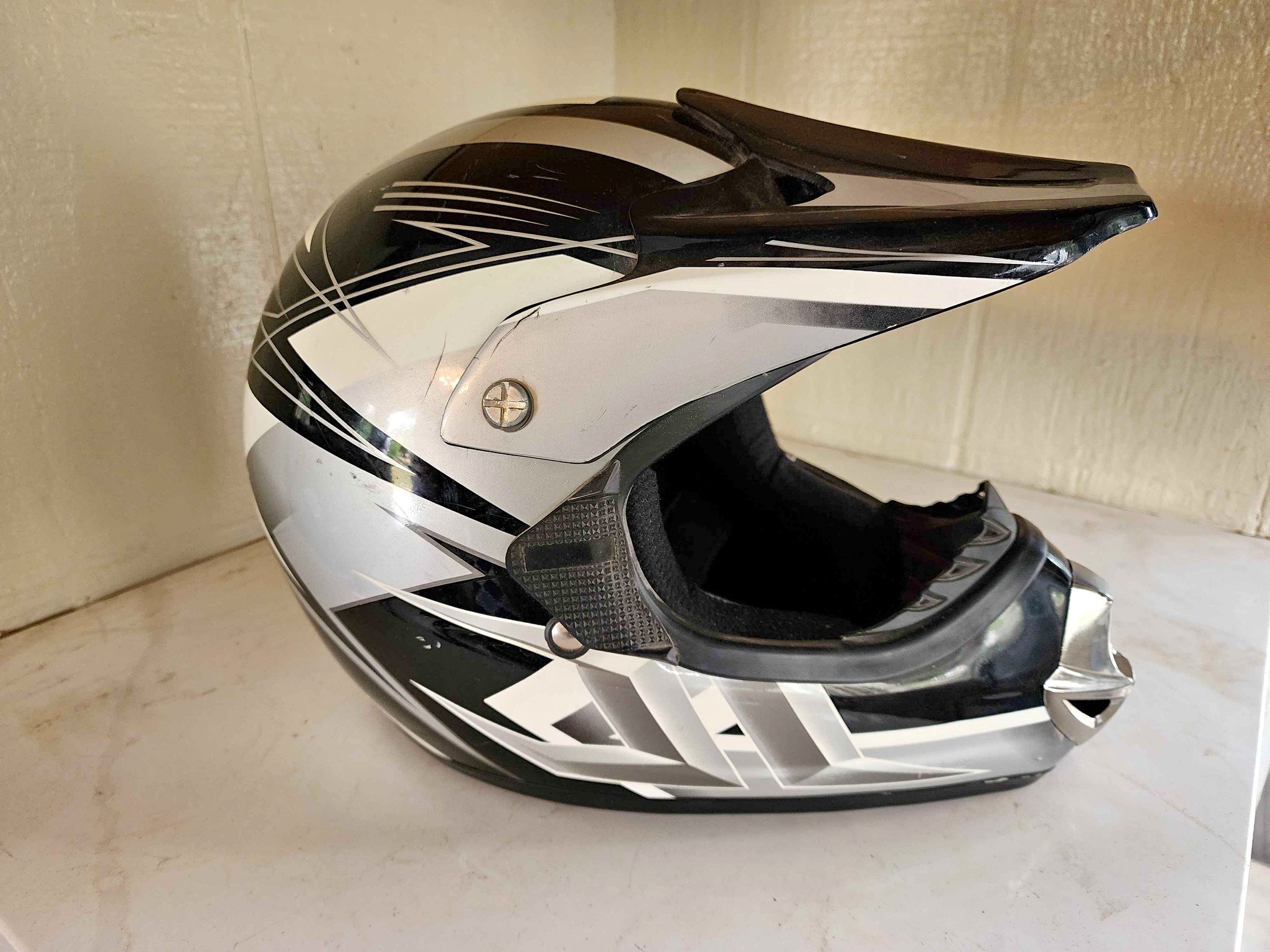 fuel motorcycle helmet sh-ff0015 Helmets Unisex-Adult Full Face Helmet, Gloss Black, Medium: Buy Online at Best Price in UAE This helmet is DOT approved and water resistant Full Face Helmet Cheapest Helmet