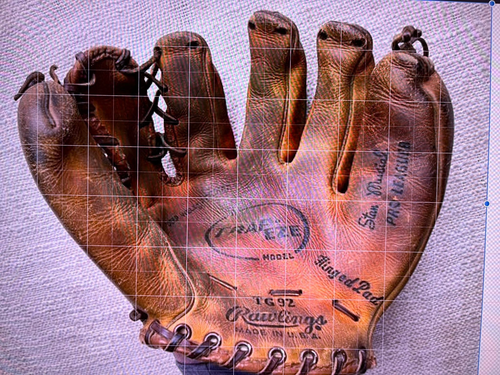 Identifying exact model of childhood Rawlings Gold Glove