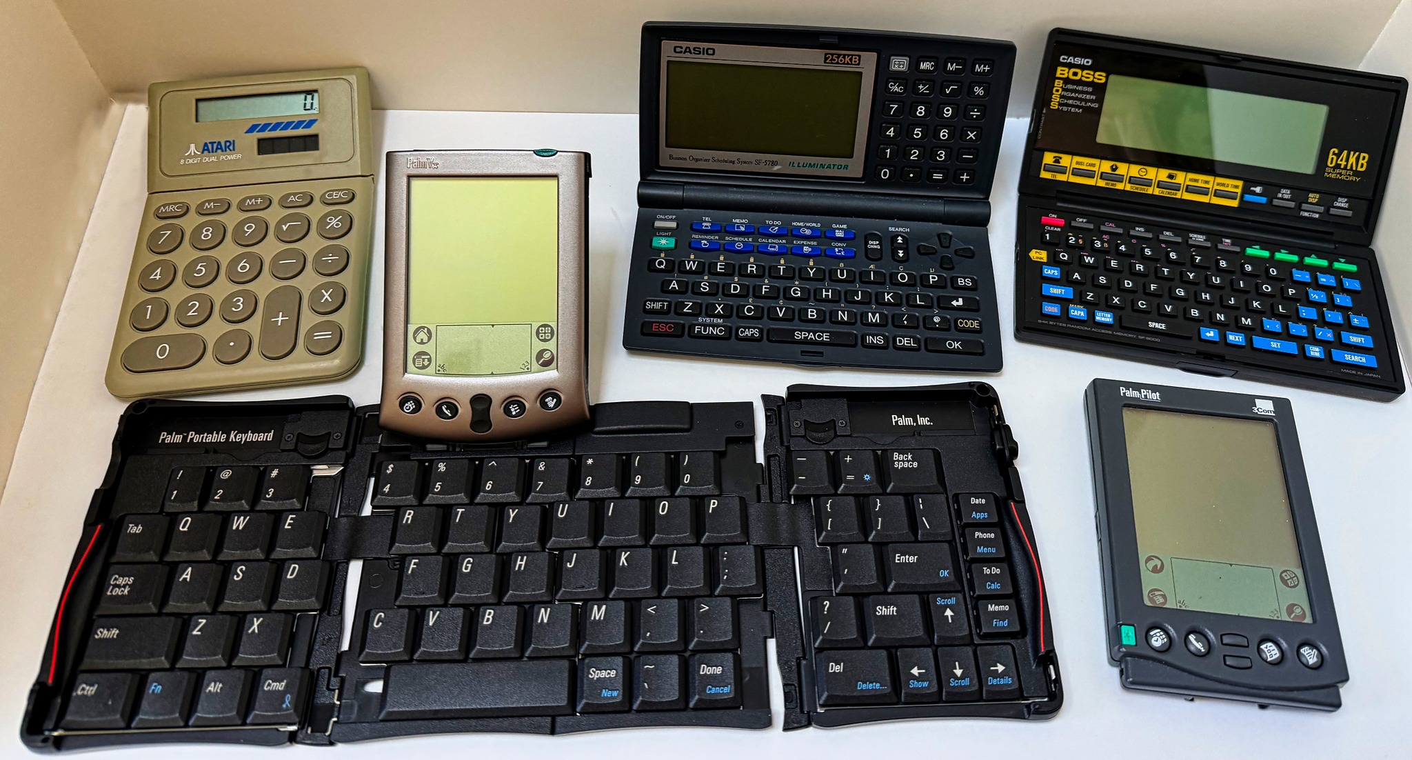 Here is a Rare Intelligent Electronic Organiser ZX-7200 from CANON