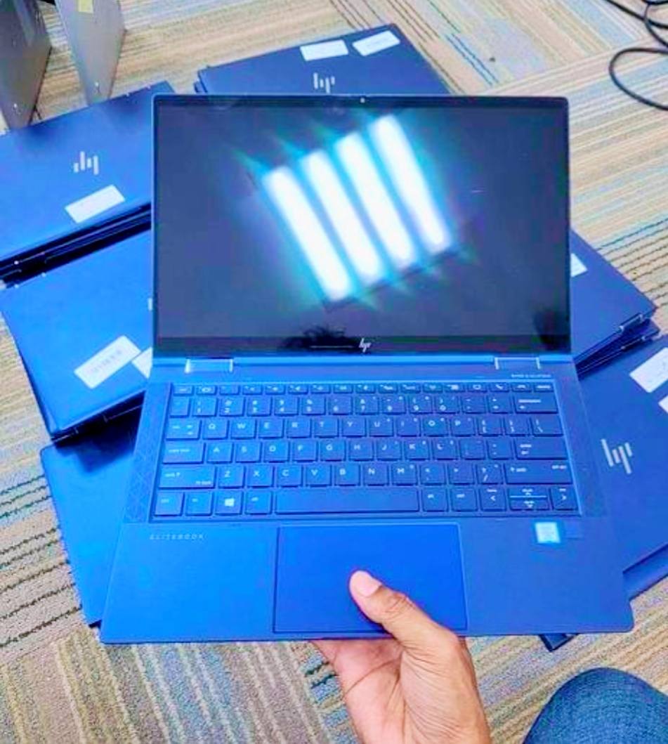 As light as the clouds in the sky. ☁️ The HP Pavilion Aero 13 is