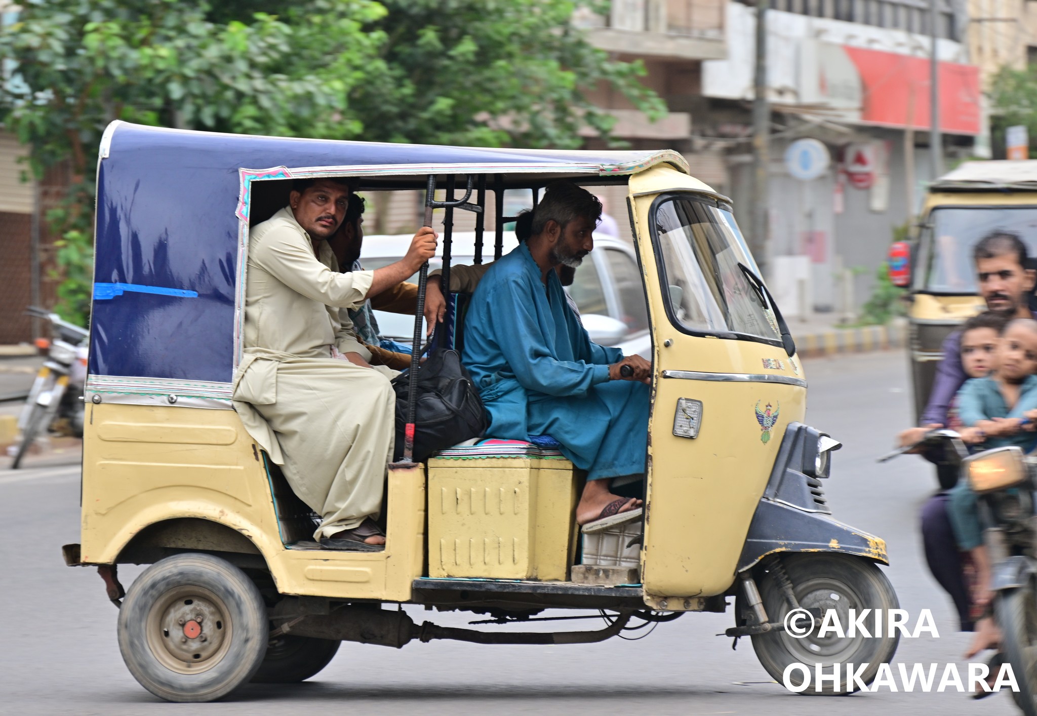 Akira - 【パキスタンのオートリキシャ利用！日本の人力車が語源？】 パキスタンではインドやバングラデシュ、スリランカなどの他の南アジア ...