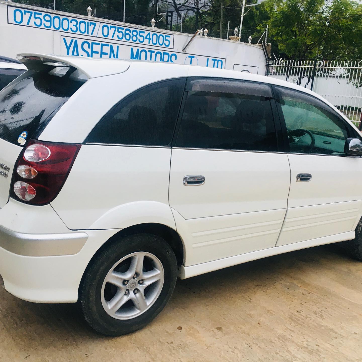 Toyota Nadia year 2000 11,800,000/- Price Pearl white colors