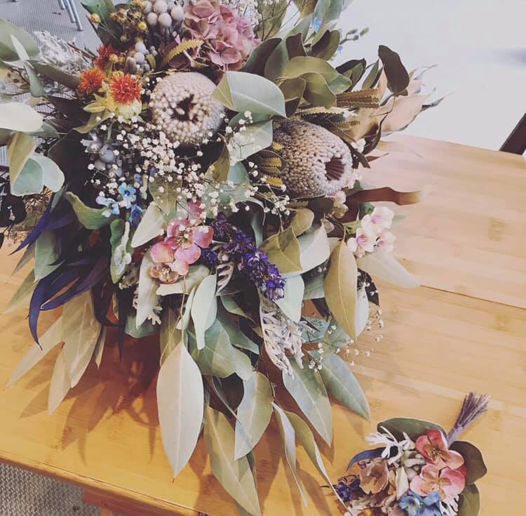 Tokue こんばんは 結婚式のブーケ ドライフラワーなら結婚式が 終わった後もそのままご自宅で飾る事も出来ます Facebook
