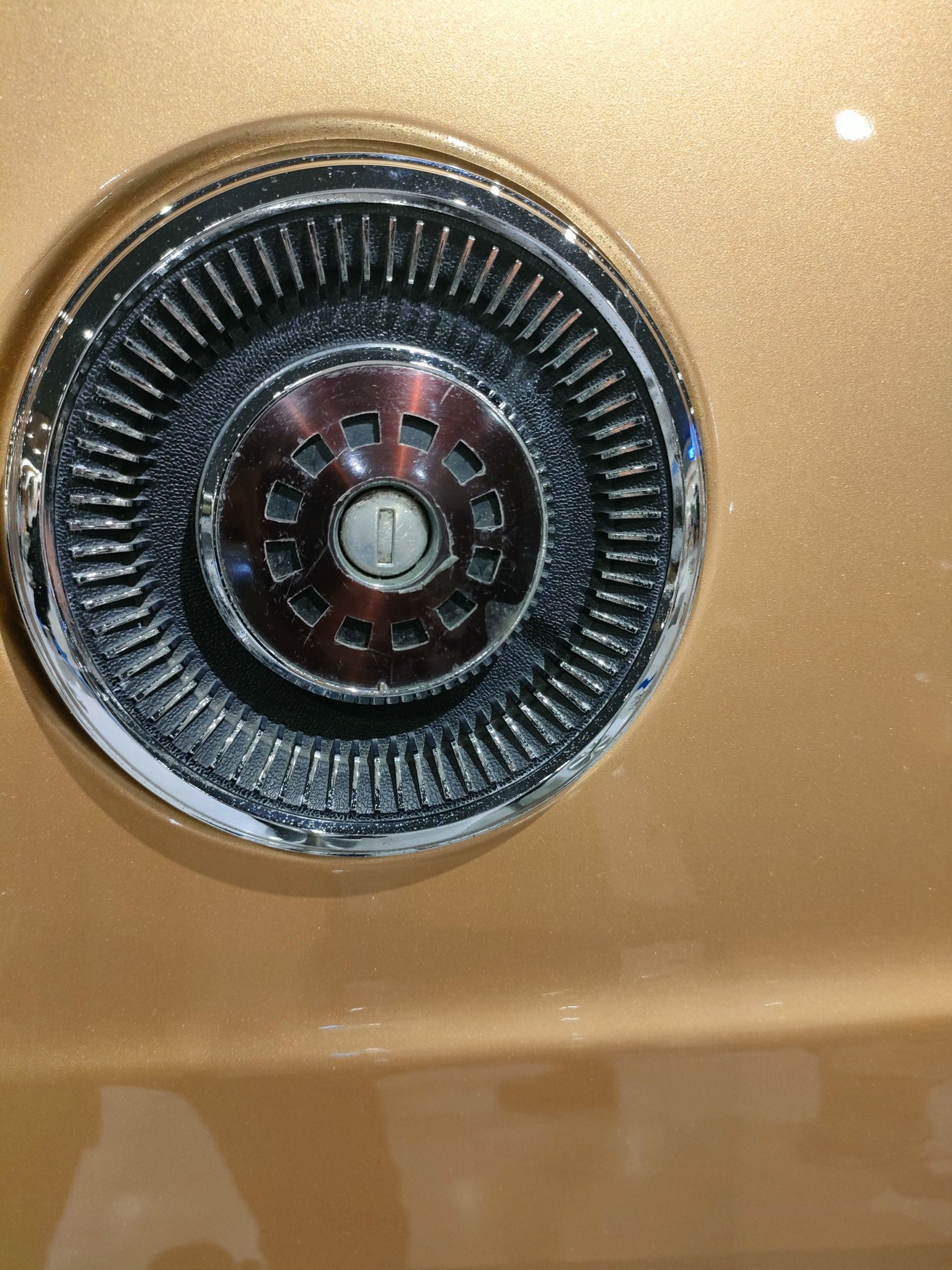 1972年デビューの ケンメリスカイライン 燃料給油口のフタはC