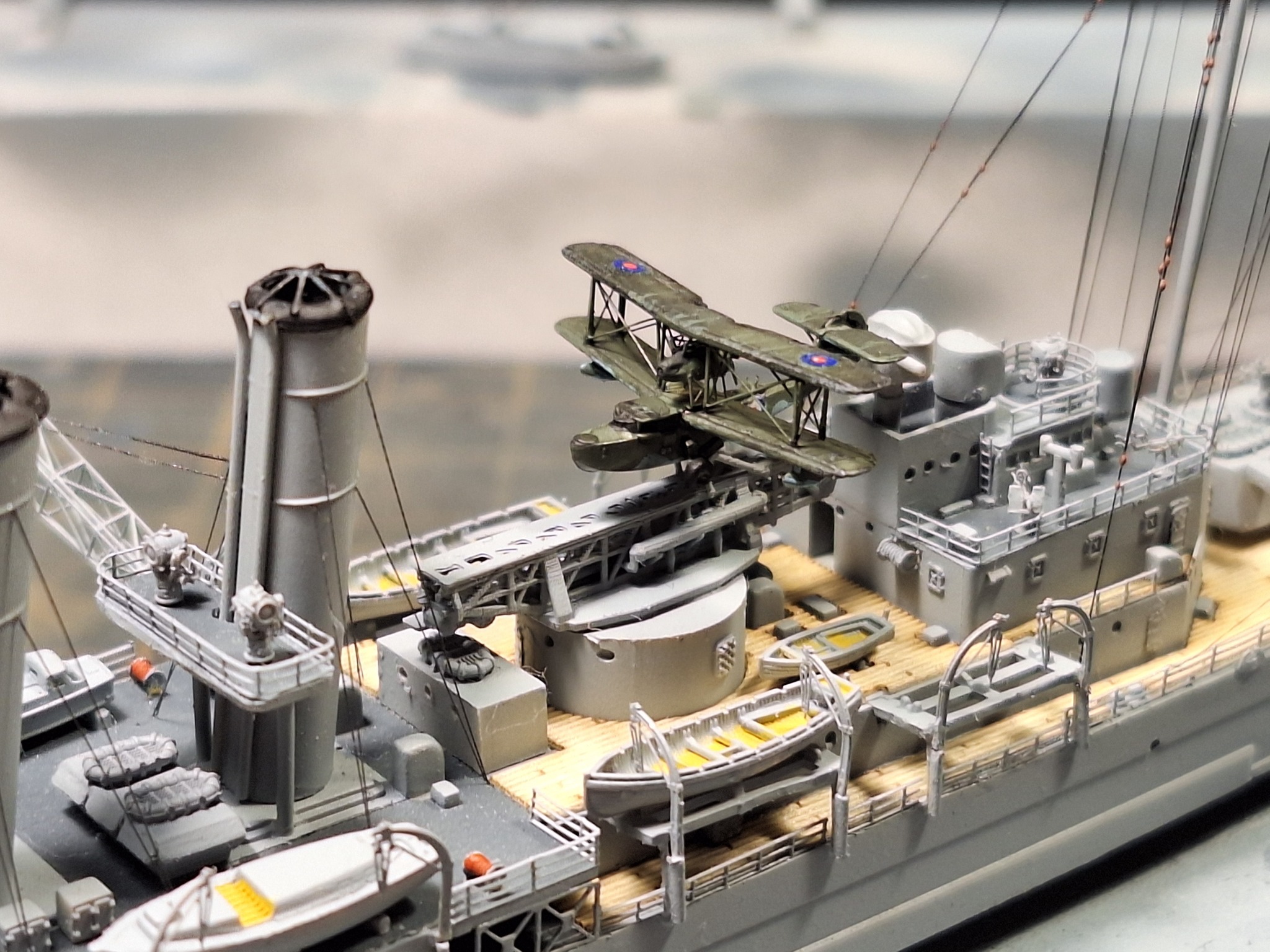 HMS York and Supermarine Walrus. 1/700. Zau S שההואי HLA מדושמ