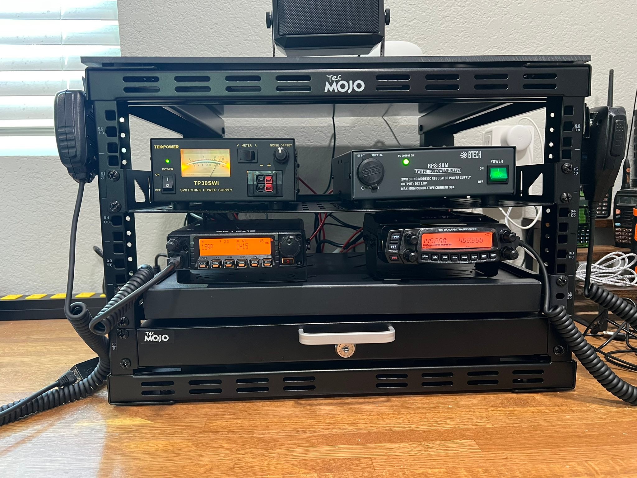 Icom Ham & Amateur Radio Antennas For Icom Green Bench Mount Rack For ...
