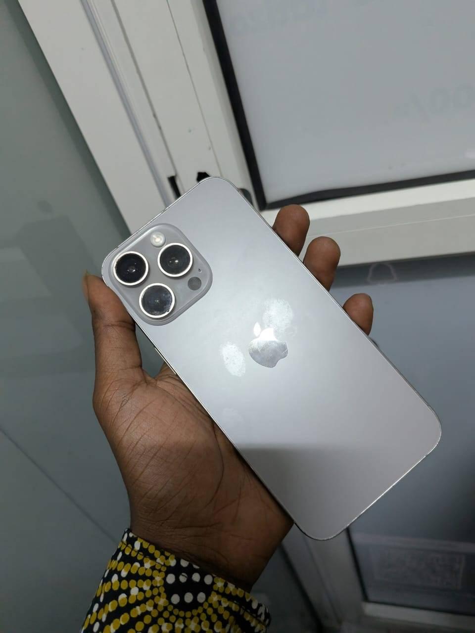 iPhone 15 PROMAX 256GB DM IN GOOD CONDITION FACE ID WORKS ✓ PRICE