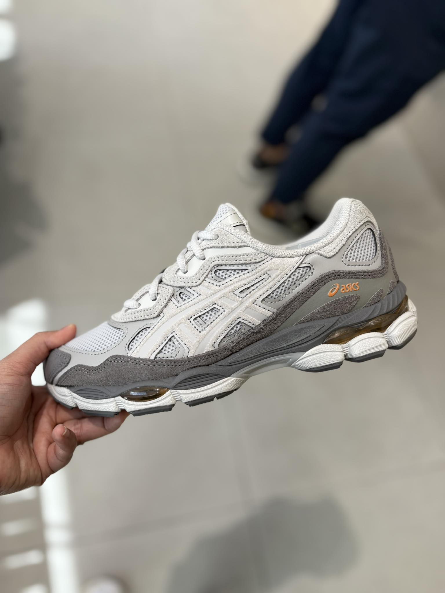 ขออนุญาตขายราคาต่ำป้ายครับ ---------------------- -Asics Gel 
