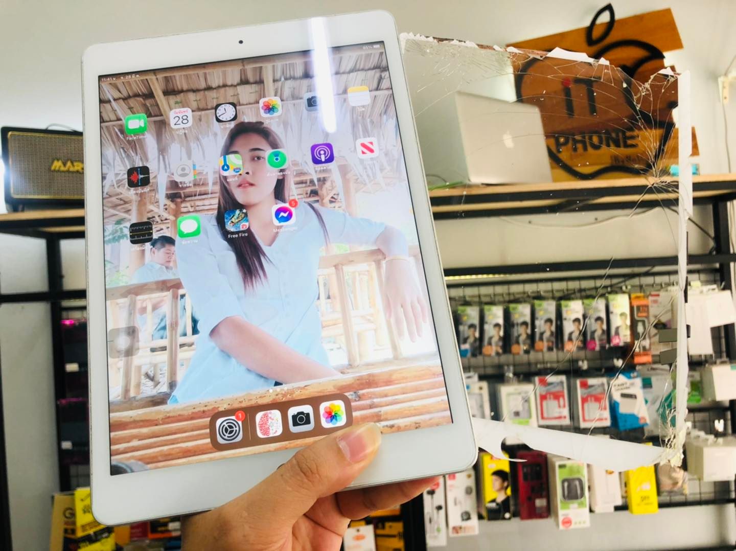 📱#iPadGen7ทัชสกรีนแตก ยับเยินพอสมควร... - ร้านไอที โฟน ลำพูน | Facebook