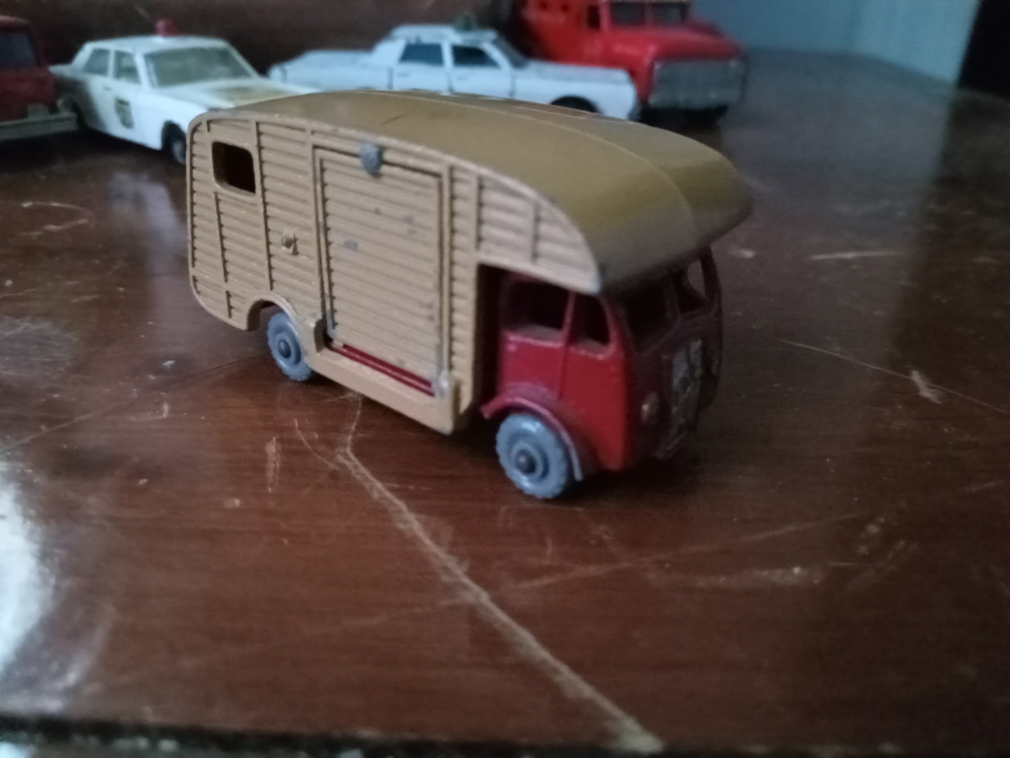 Matchbox marshall horse box details