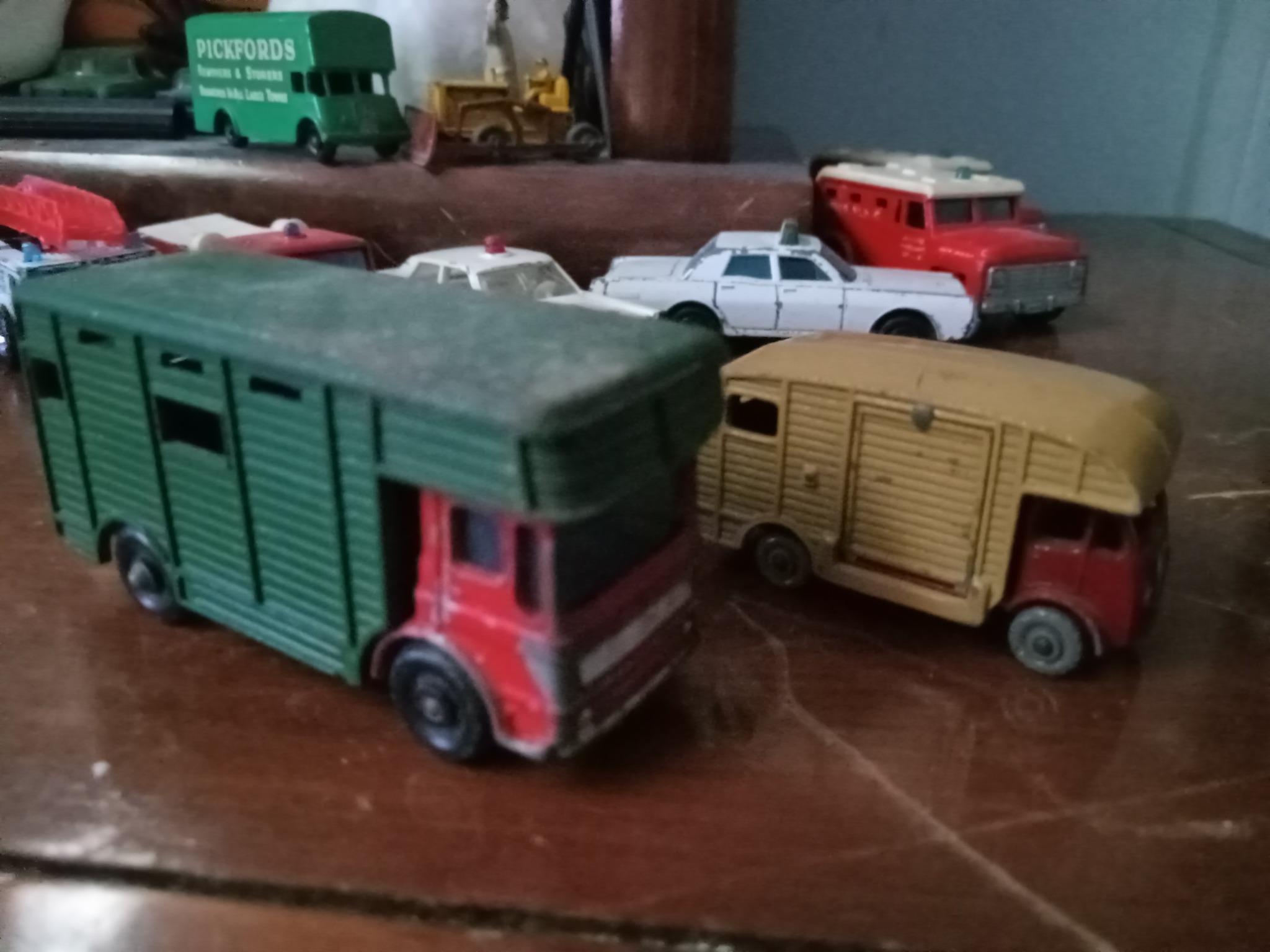Matchbox marshall horse box details