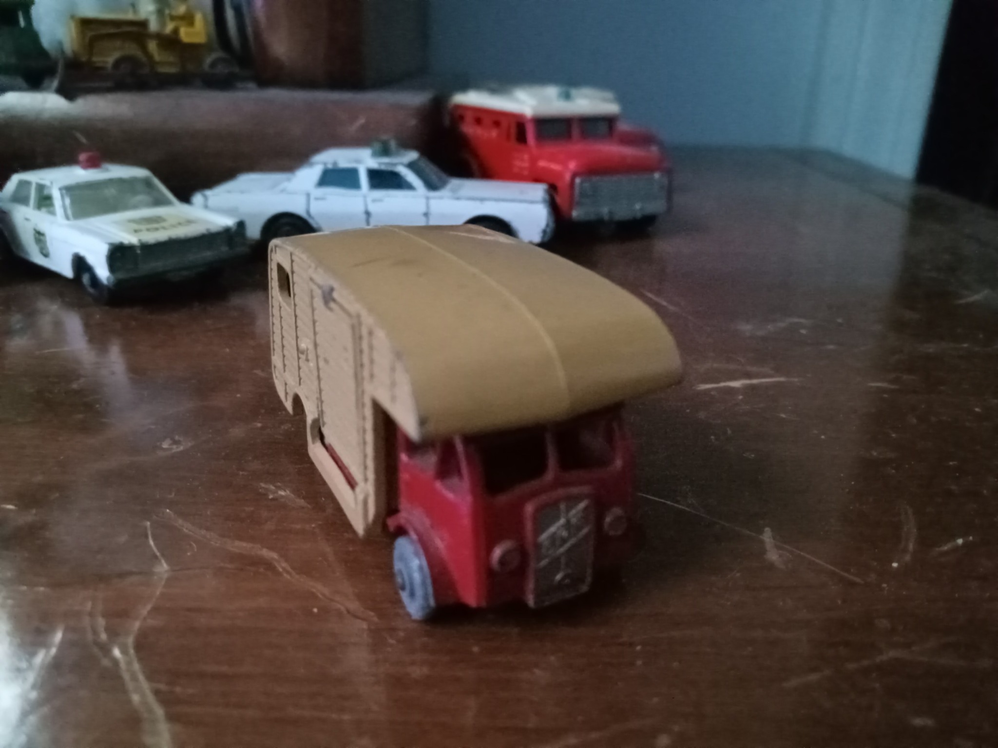 Matchbox marshall horse box details
