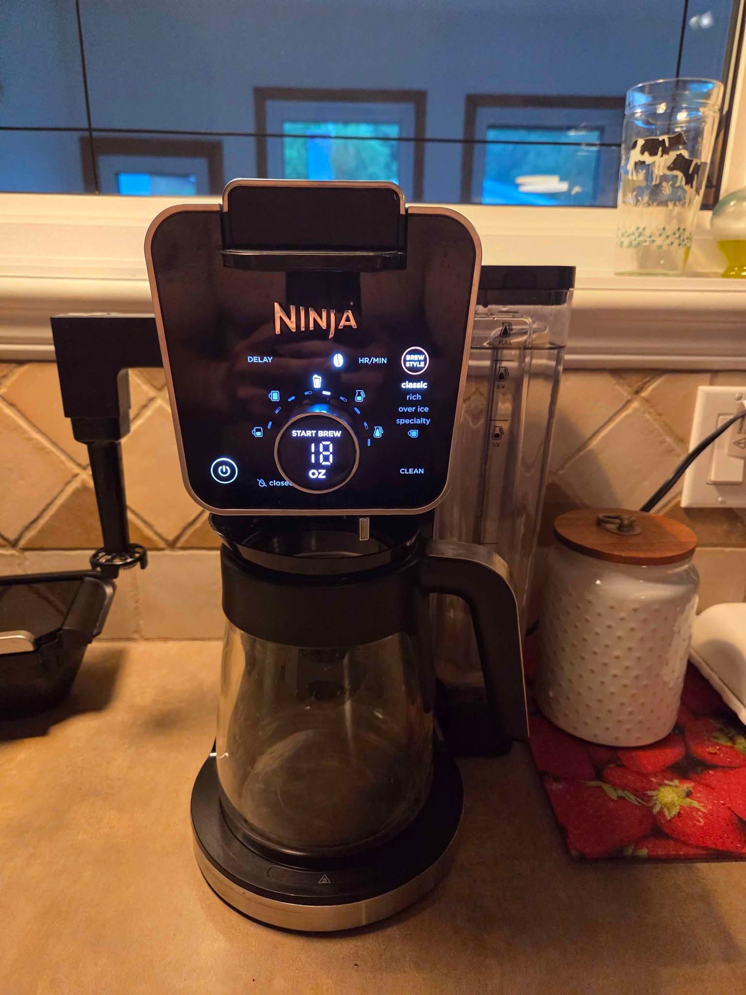 Cafetière à portion unique pour KCup et café moulu, Mini Q Americano 2 Cafetière à portion unique pour KCup et café moulu, Mini Q Americano 2