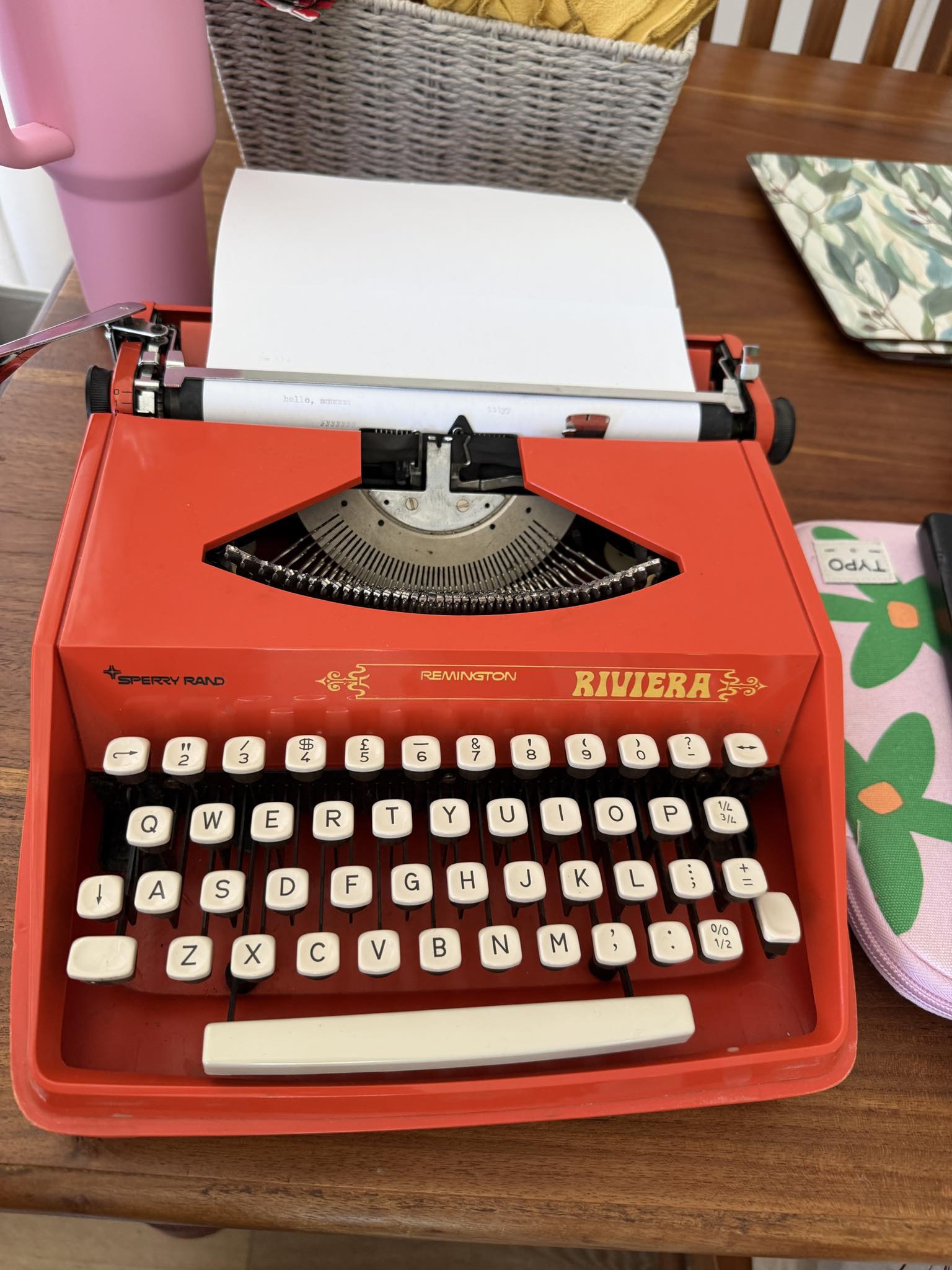 Remington Riviera portable typewriter details