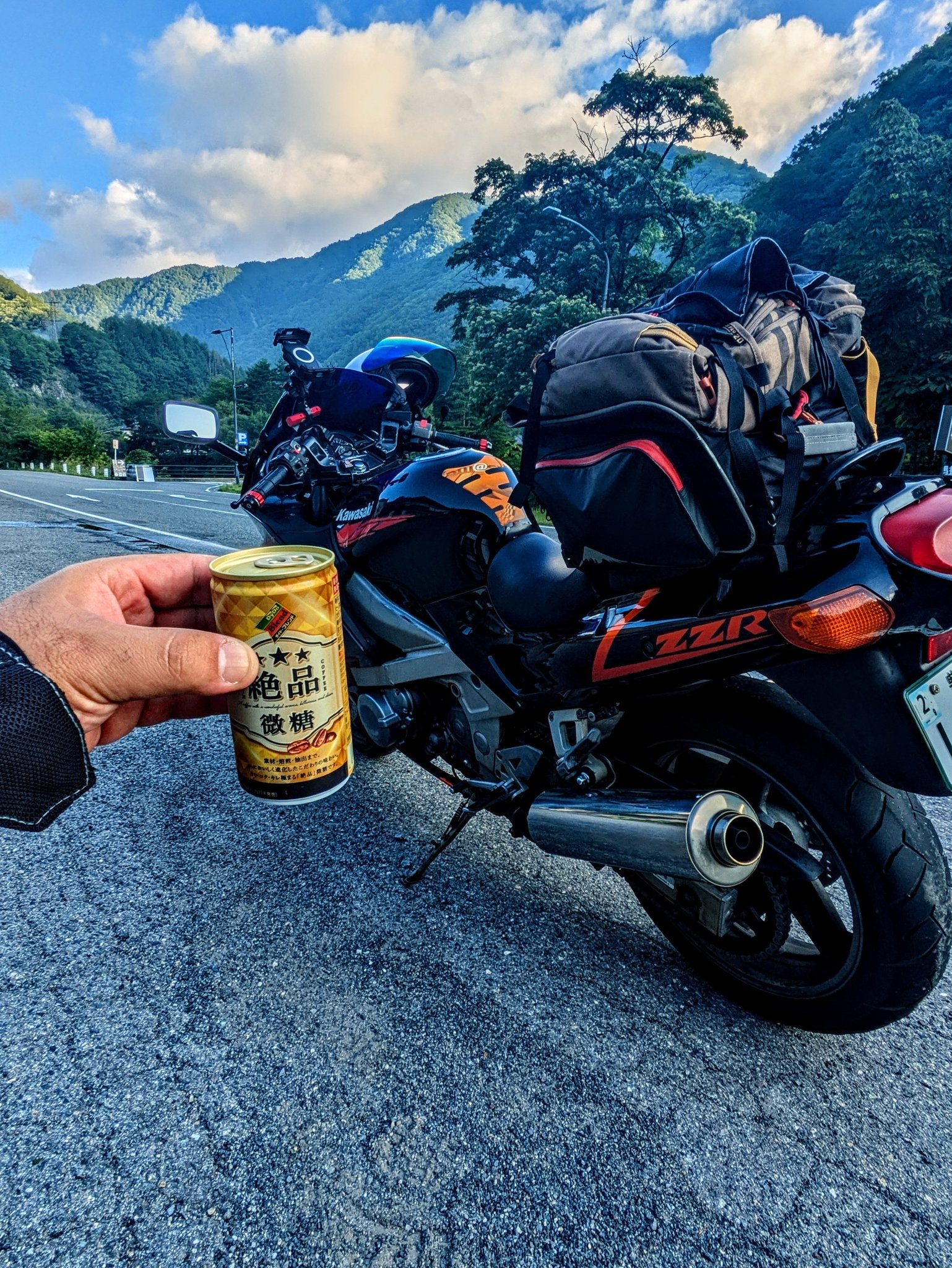 ZZR400の次のタイヤを ダンロップGPR300か ピレリDIABRO ROSSO3かで 