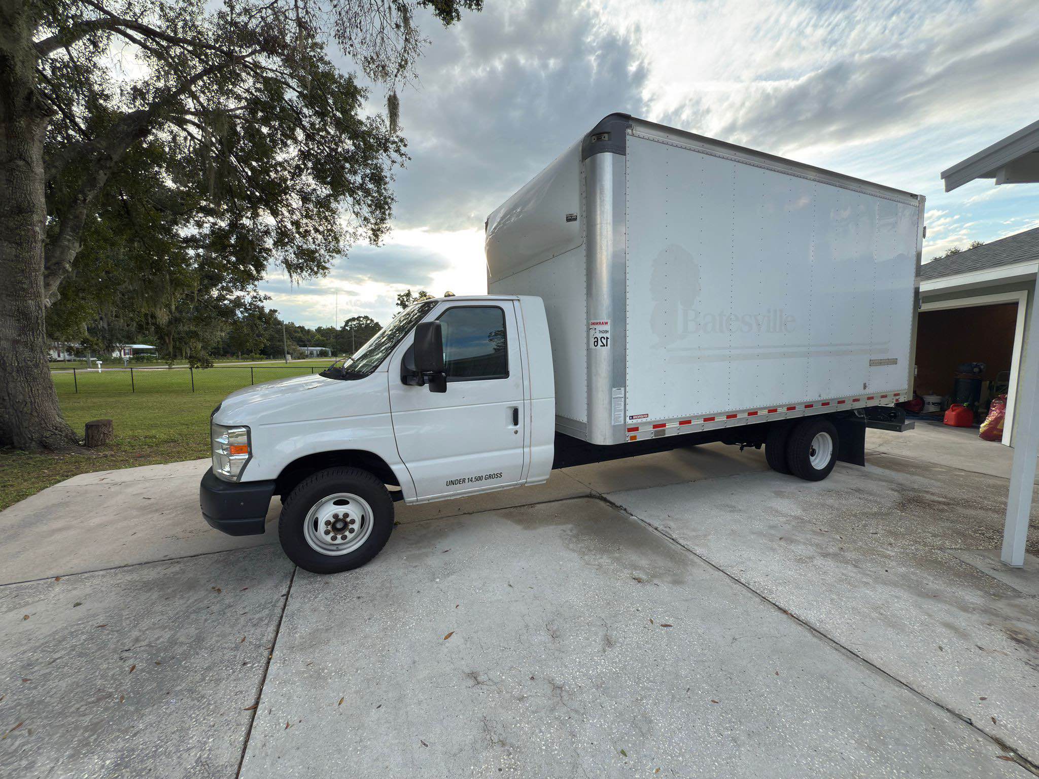 2007 Ford E350 Super Duty Cutaway · Van Cab-Chassis 2D