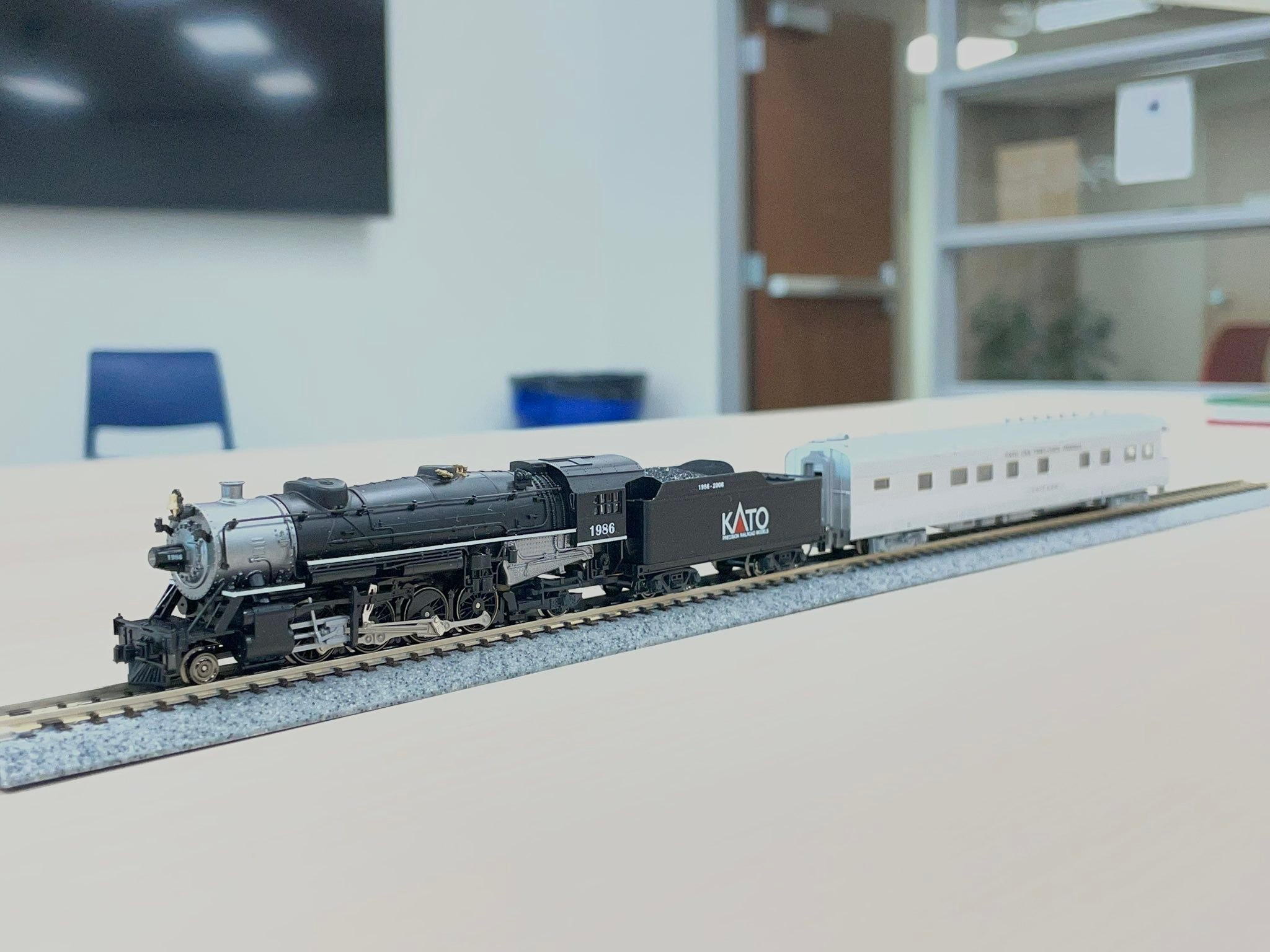 Kato USA Heavy Mikado No.1986 model train