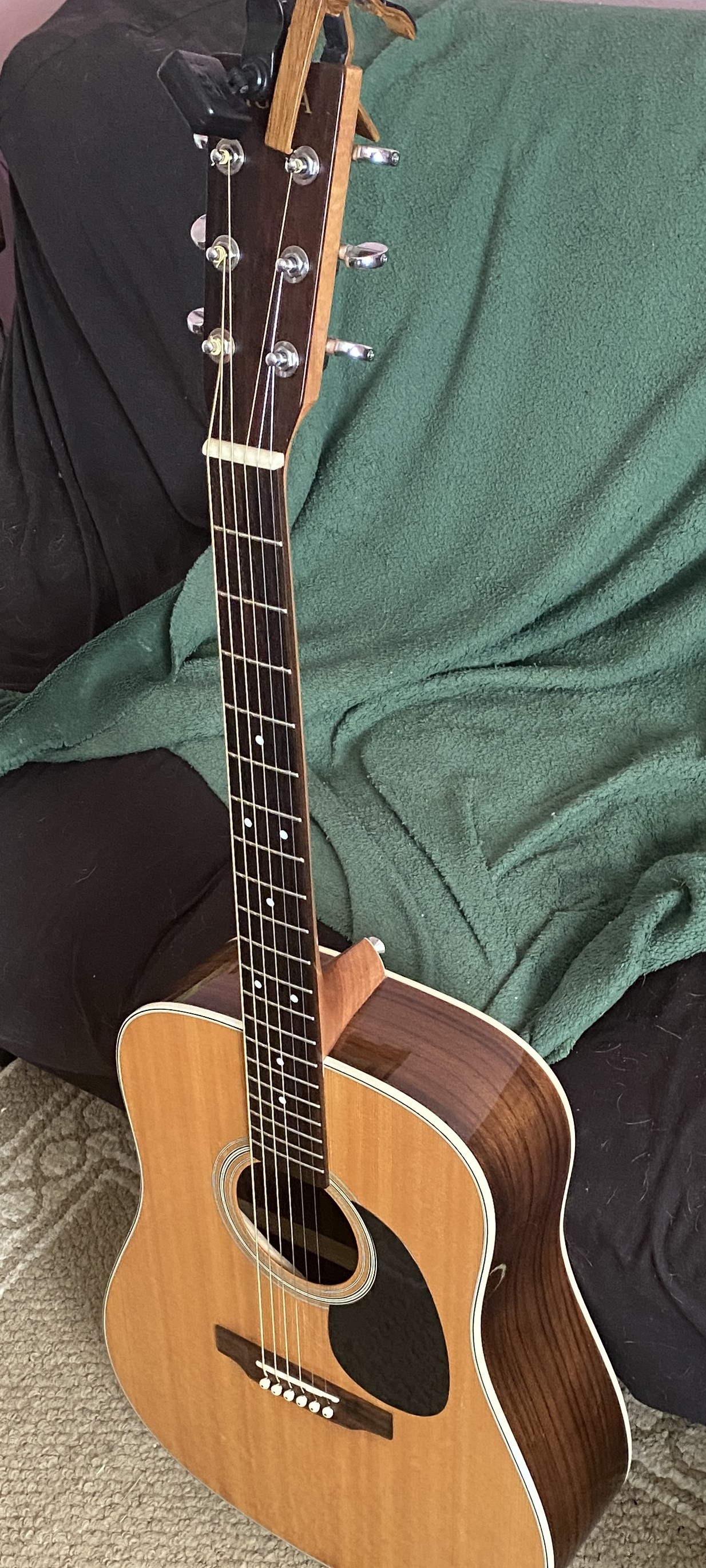 What is the history and information about Sigma SD28 guitar?